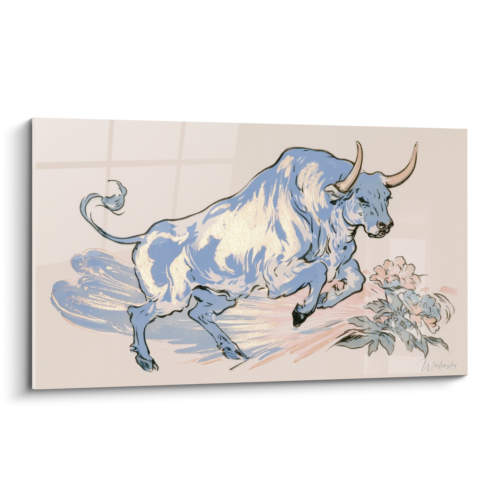 Taureau bleu pastel bondissant, cornes claires et reflets dorés sur fond beige épuré