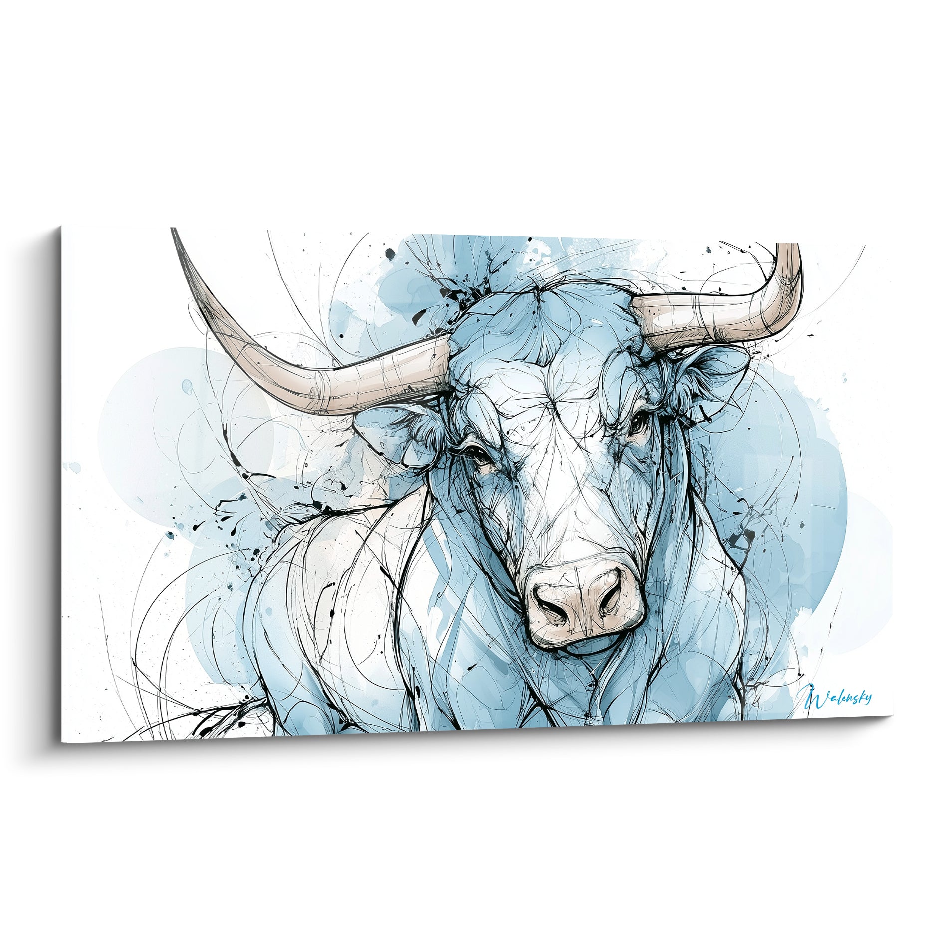 Taureau bleu poudré aux cornes beiges, tête esquissée à l'encre sur fond blanc éclaboussé.