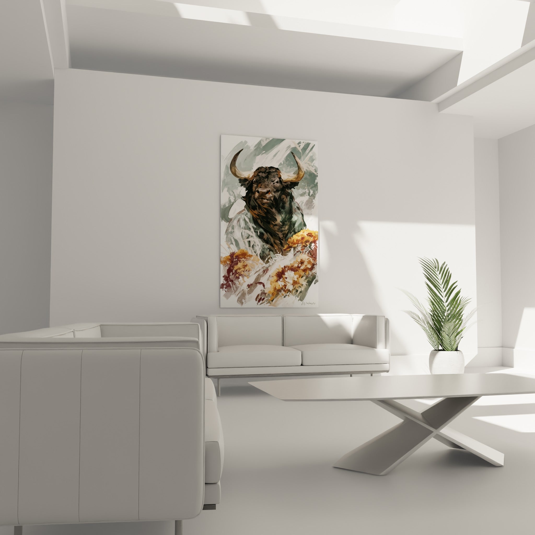 Cornes claires et pelage sombre du Taureau ocre et bordeaux au-dessus d'un canapé dans un salon lumineux