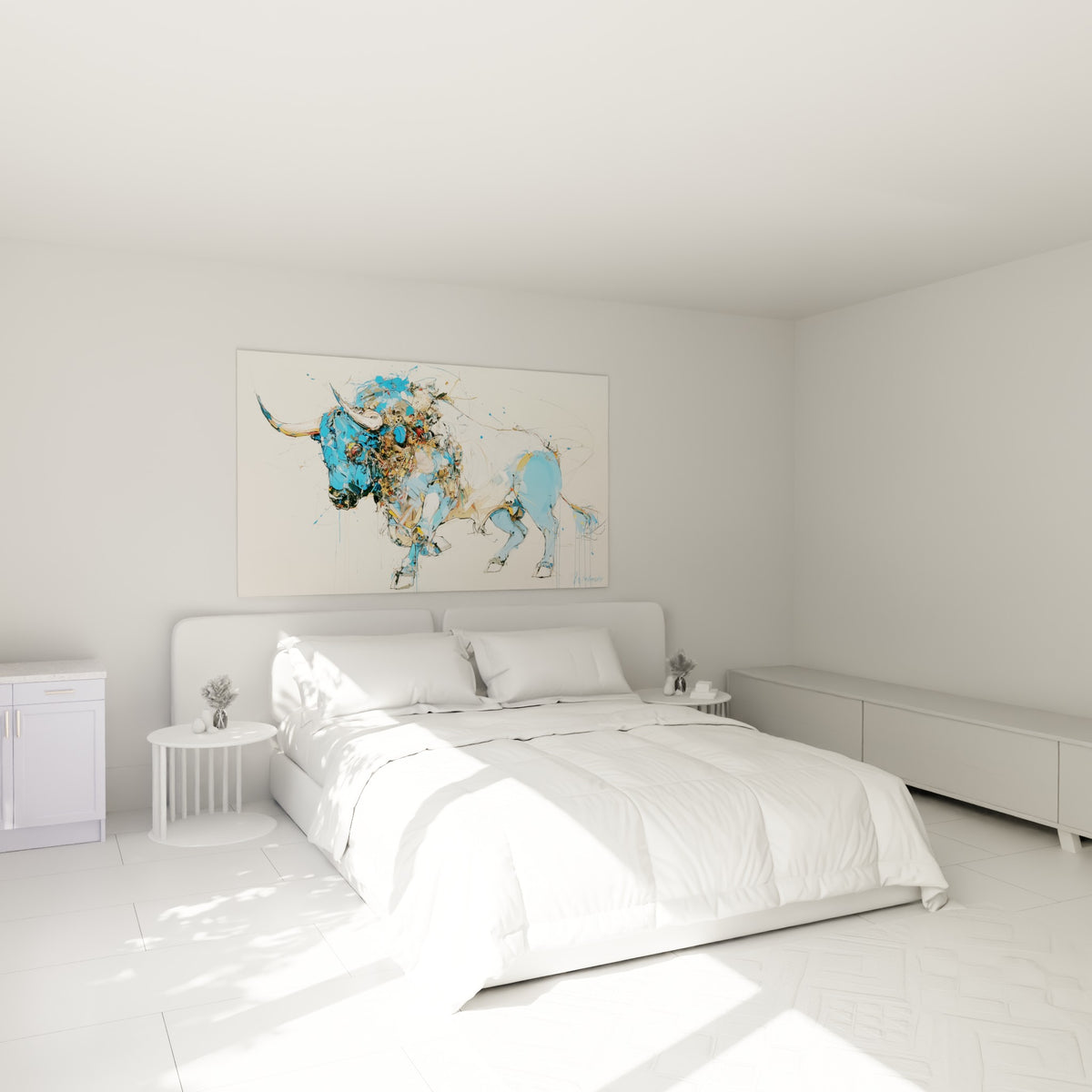 Silhouette bleue et dorée du taureau en mouvement, au-dessus d'un lit dans une chambre claire