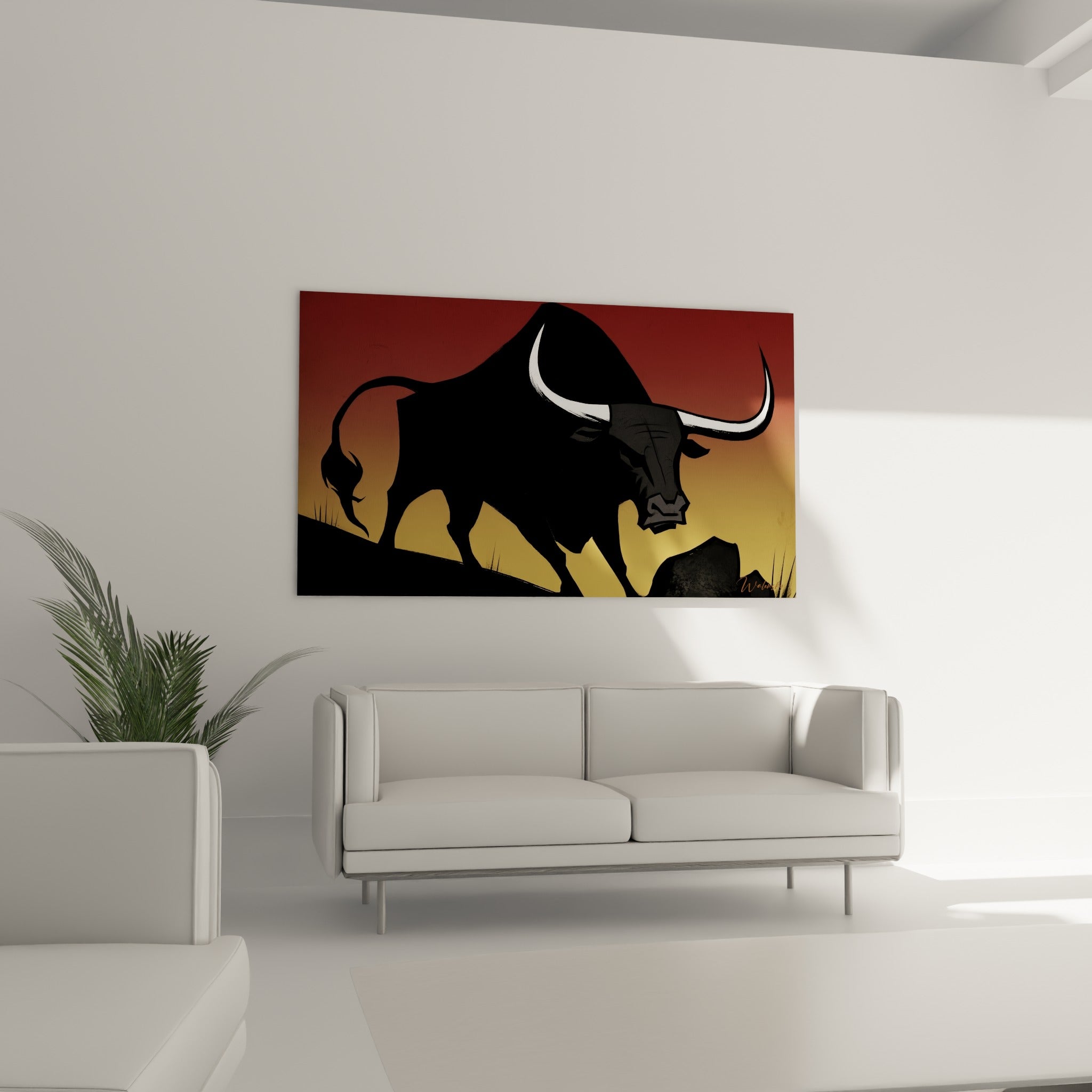 Cornes blanches du taureau noir se détachant sur fond rouge, au-dessus d'un canapé dans un salon lumineux