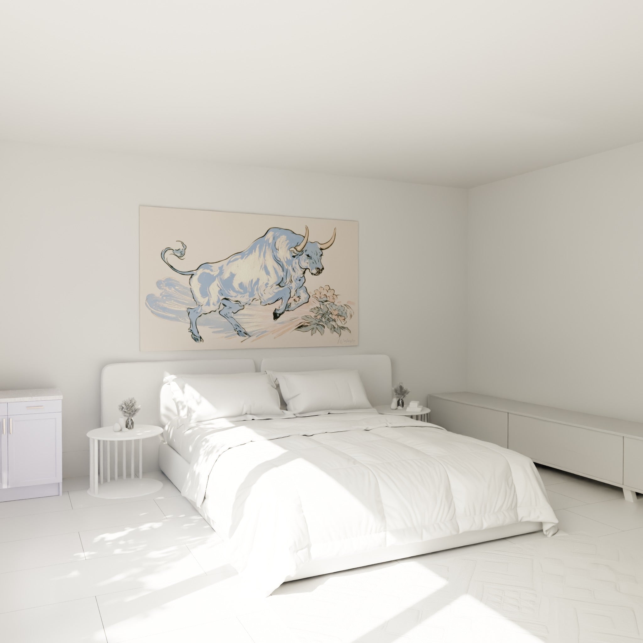 Silhouette de taureau bleu et doré en plein saut, accrochée au-dessus d'un lit dans une chambre claire