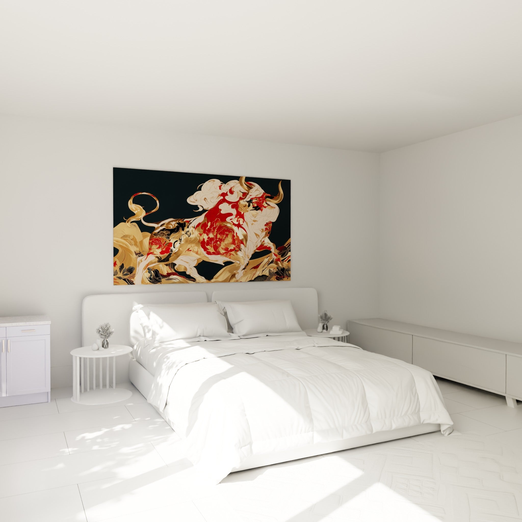 Silhouette dorée du taureau aux fleurs rouges, accrochée au-dessus d'un lit dans une chambre claire