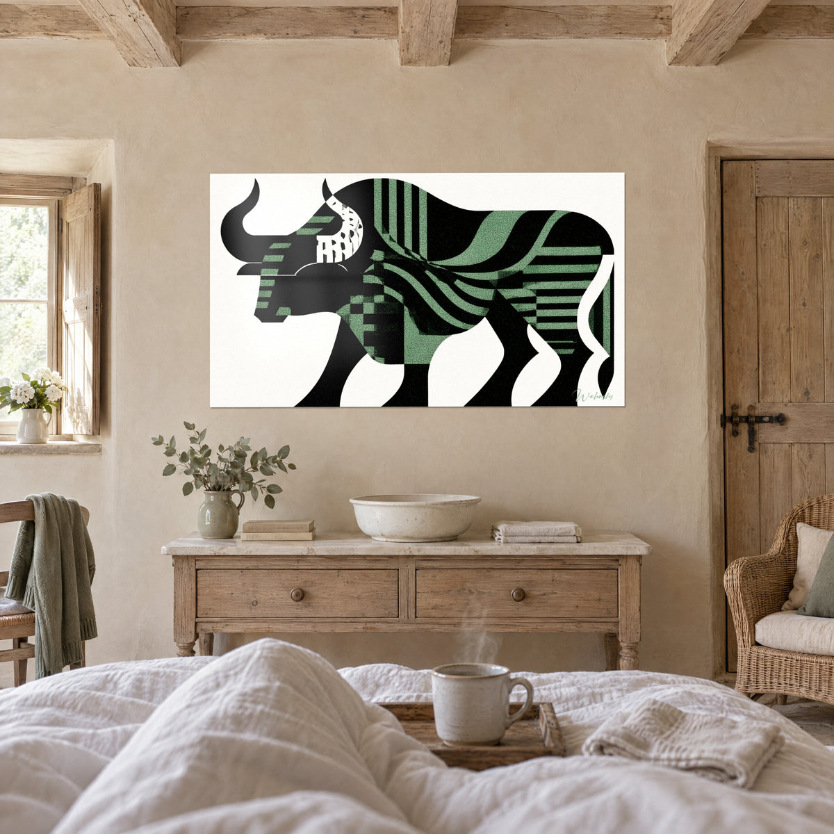 Schilderij gehoornd dier met zachtgroene en diepzwarte strepen op ivoorkleurige achtergrond, boven een bed in een lichte slaapkamer
