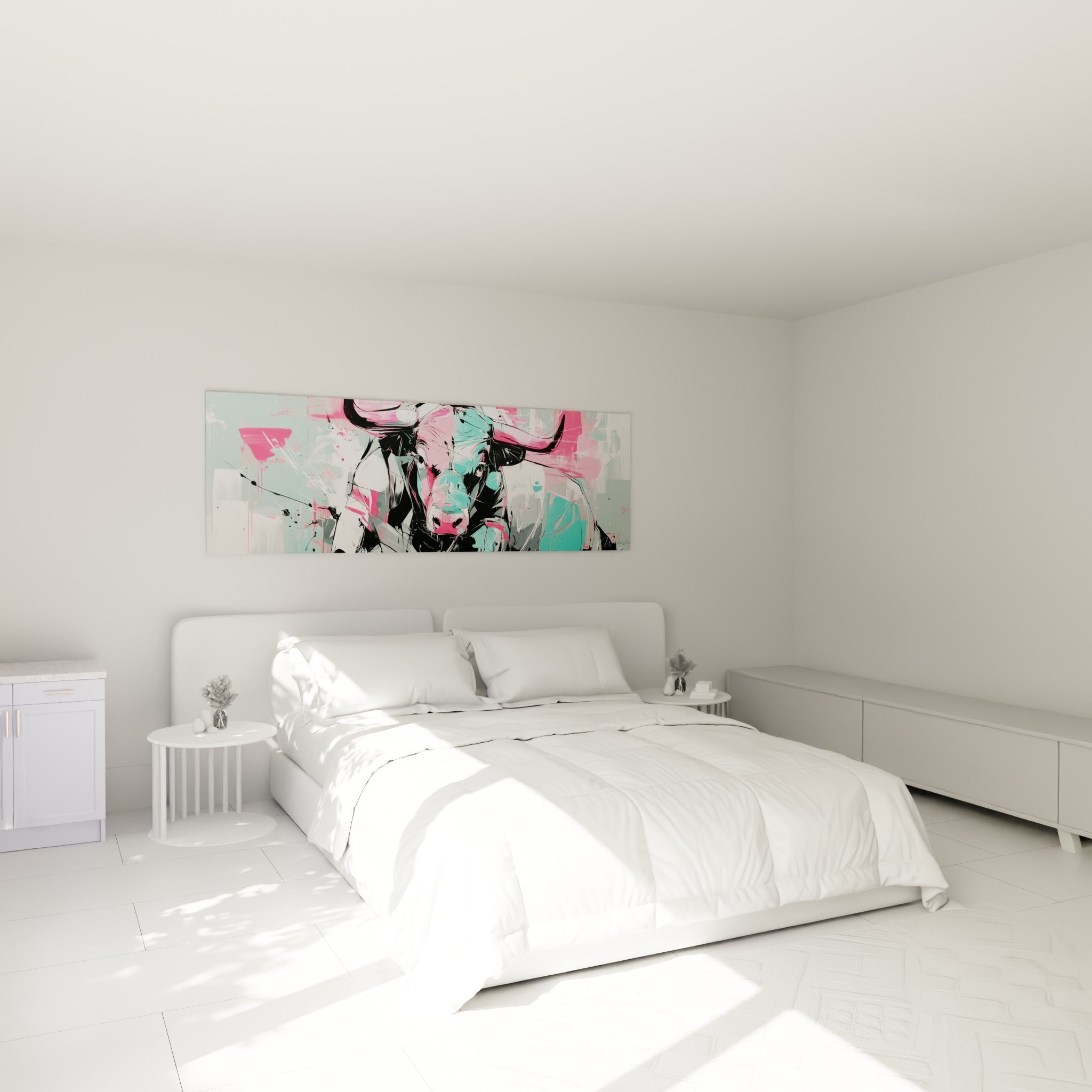 Cornes déployées et museau rose de ce Taureau graffiti au-dessus d'un lit dans une chambre claire