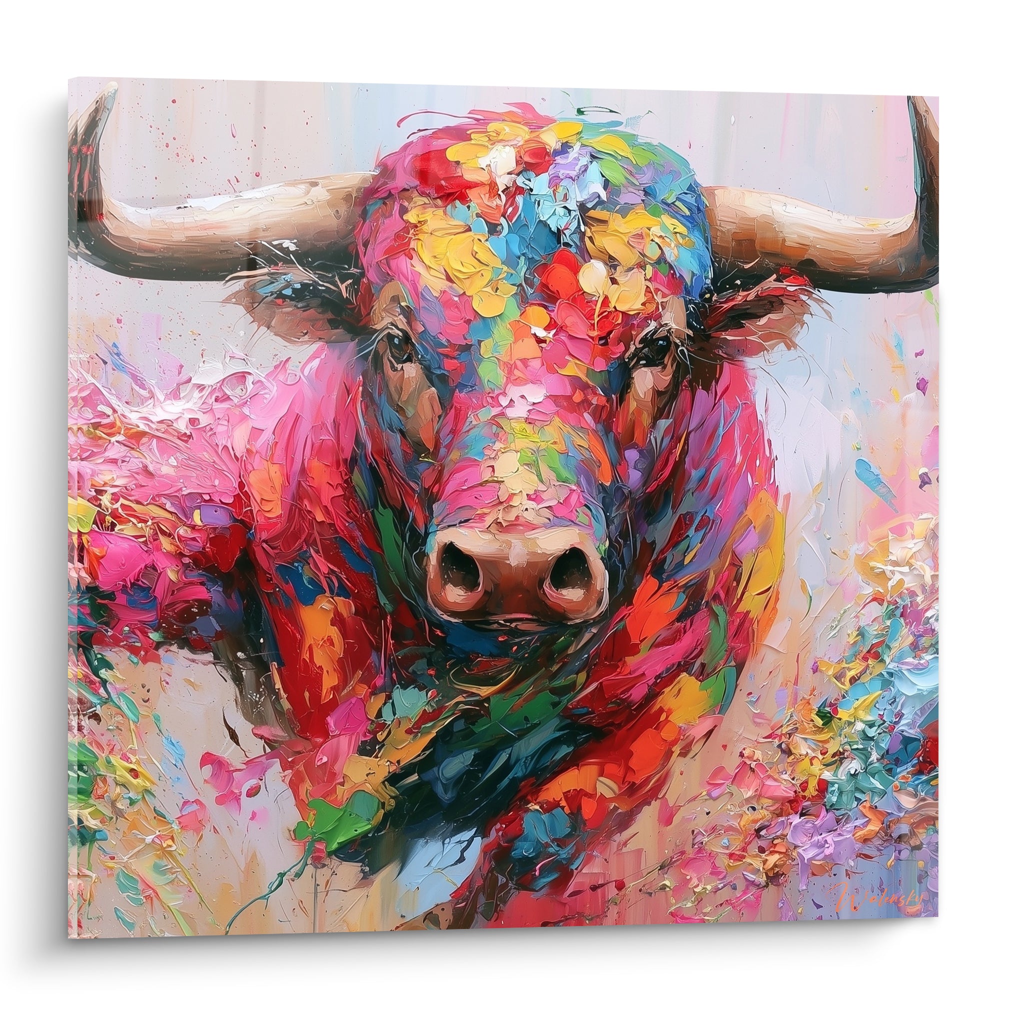 Taureau aux cornes larges peint en rose, turquoise et jaune, matière épaisse et texturée