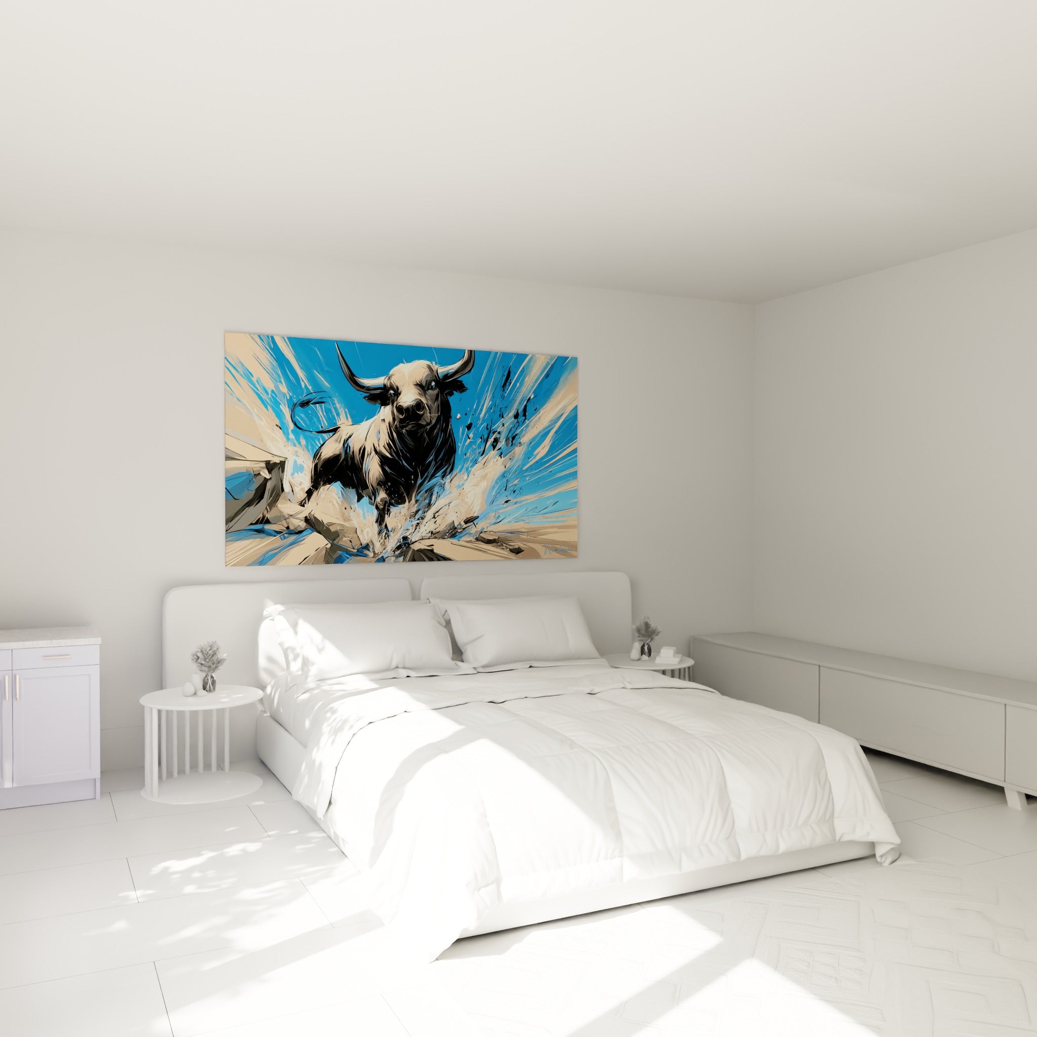 Silhouette de taureau noir et bleu en pleine charge accrochée au-dessus d'un lit dans une chambre claire
