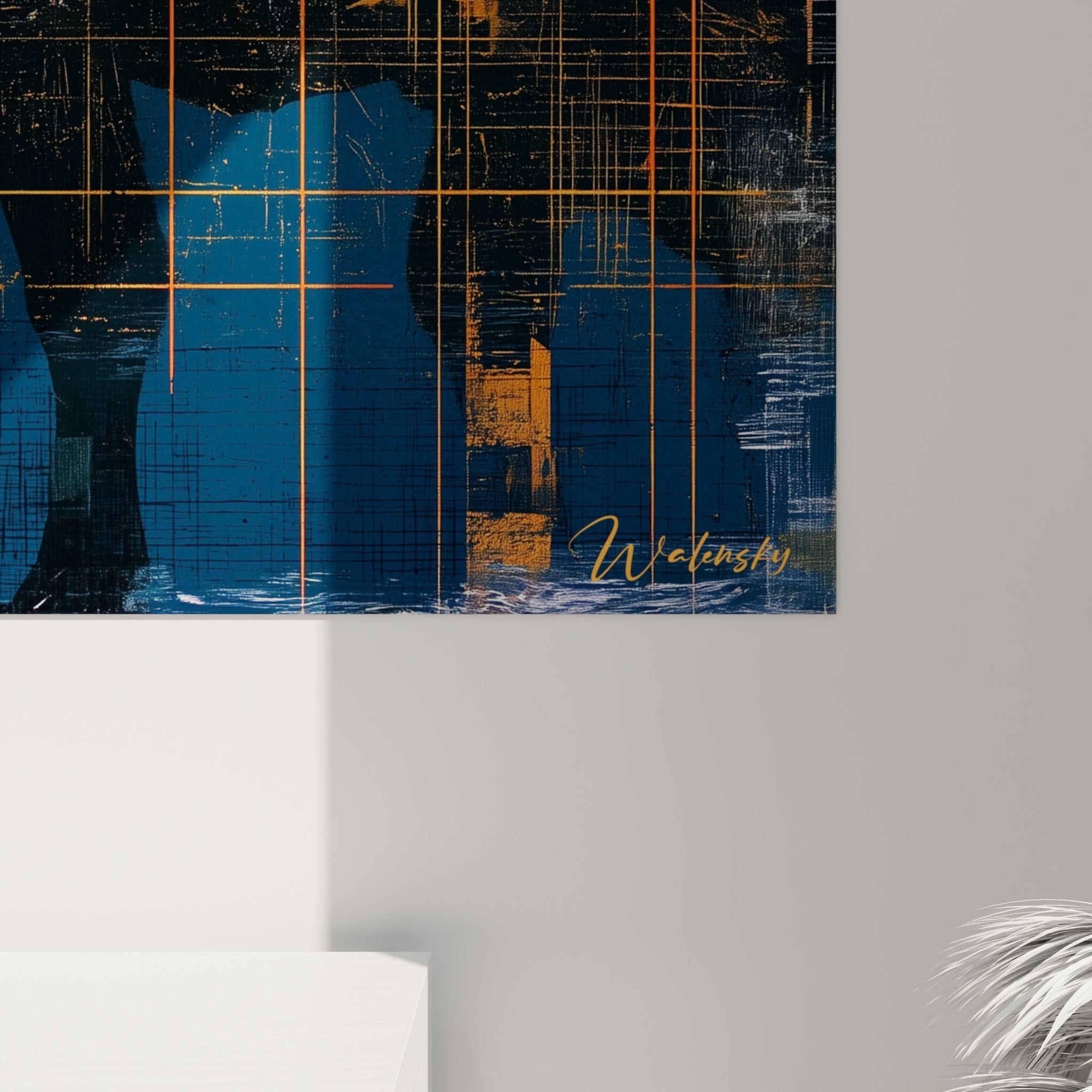 Grain et coulures orangées sur fond bleu marine strié, détail rapproché des cornes du Taureau