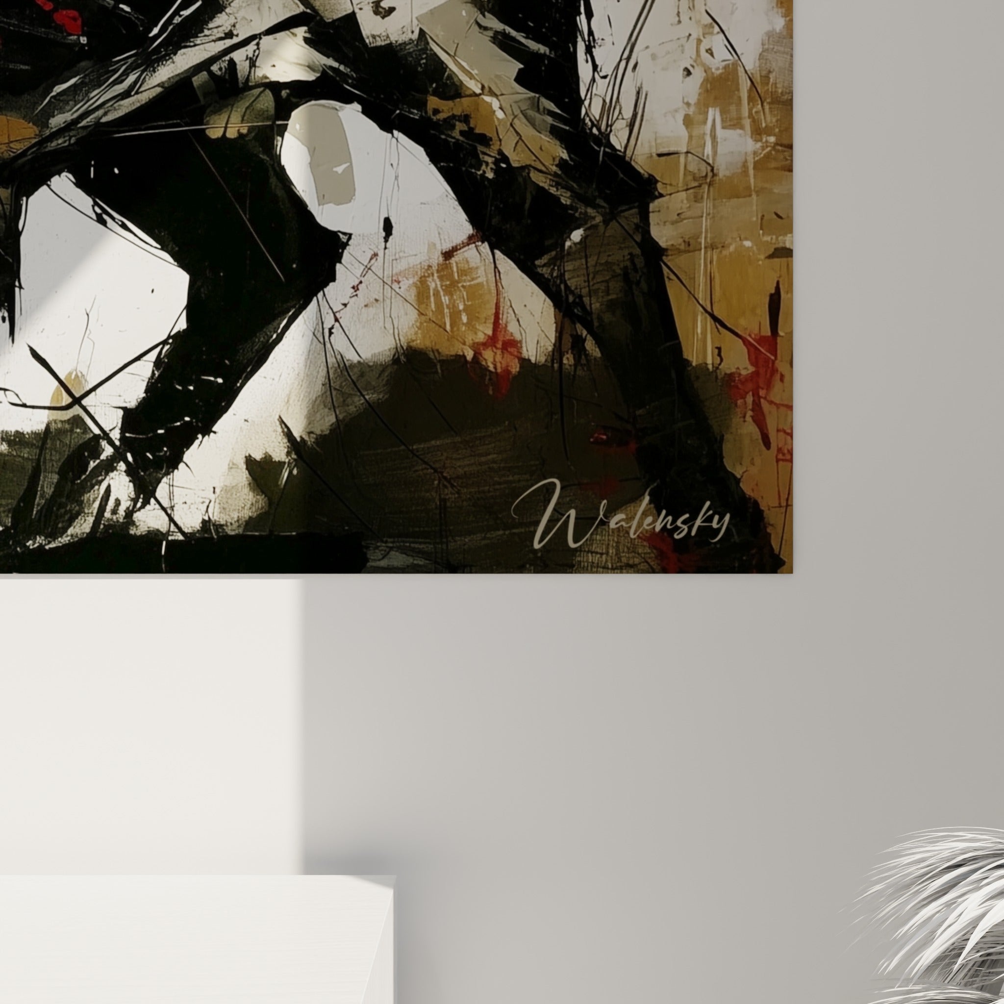 Empâtements noirs et coulures rouges se mêlant au grain doré de la toile du taureau