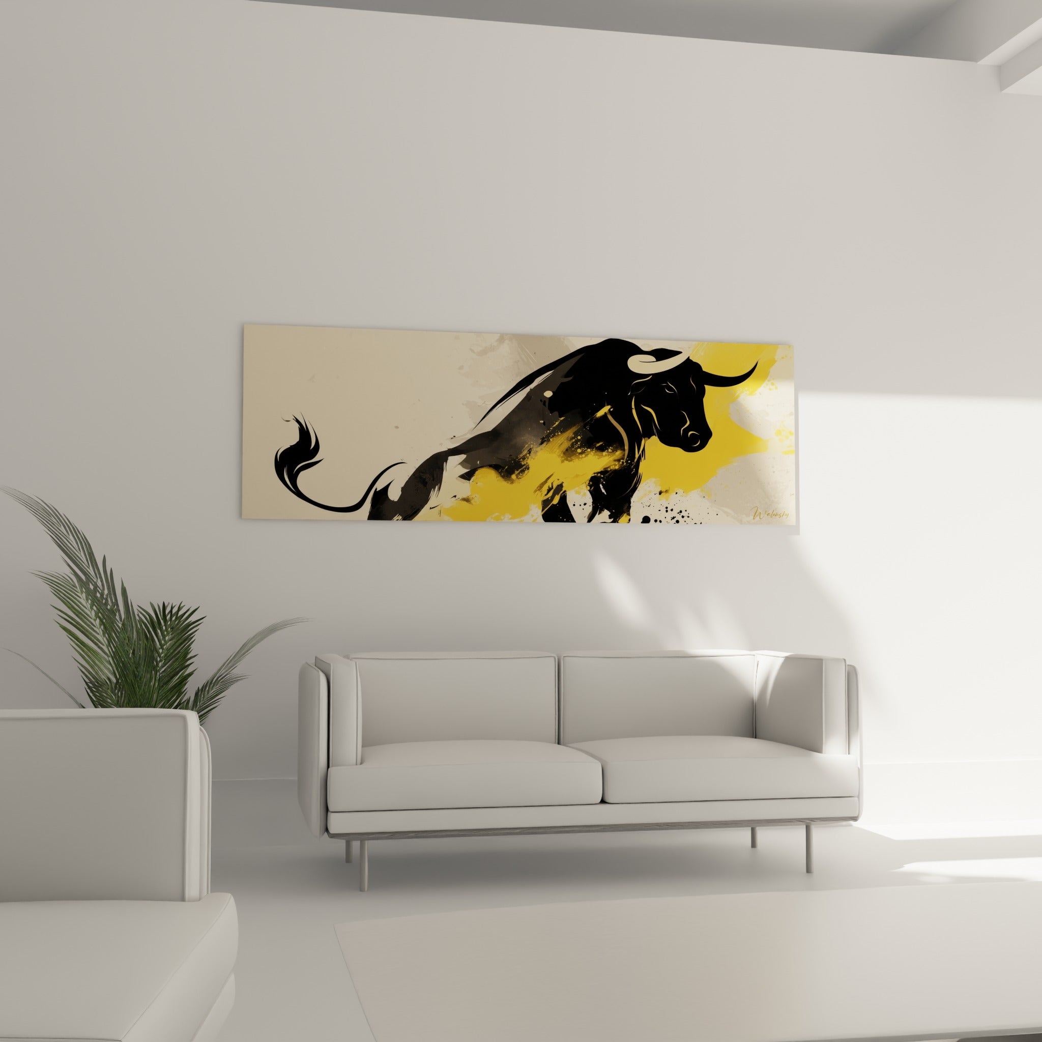 Course du taureau noir aux touches jaune moutarde, suspendue au-dessus d'un canapé dans un salon lumineux