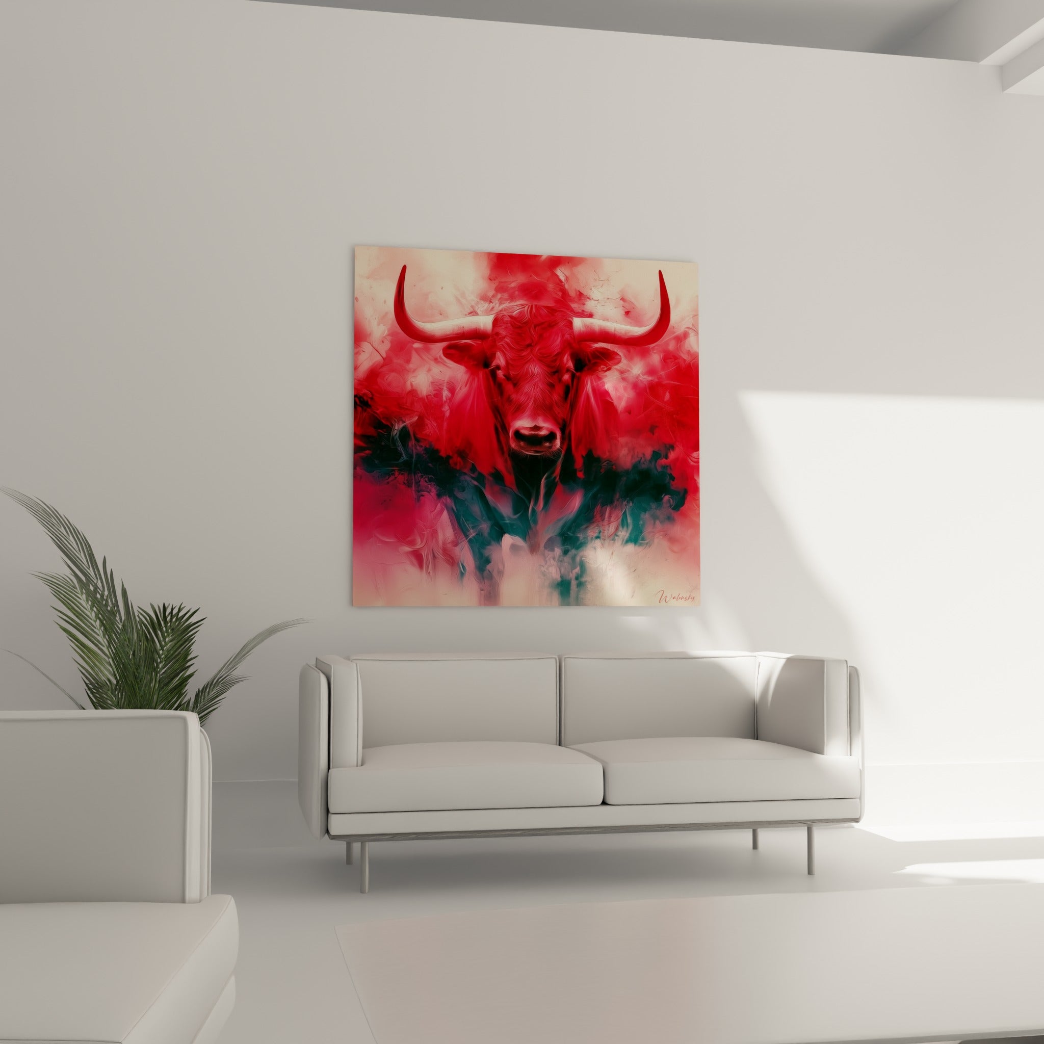 Regard sombre d'un taureau rouge et bleu anthracite peint en textures fumées, au-dessus d'un canapé dans un salon lumineux