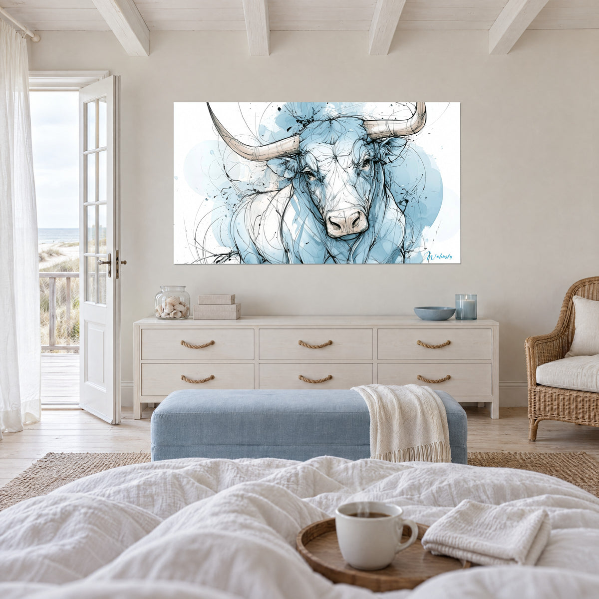 Tableau bovin aux grandes cornes sable, traits noirs nerveux et halos bleu glacier, accroché au-dessus d'un lit dans une chambre claire