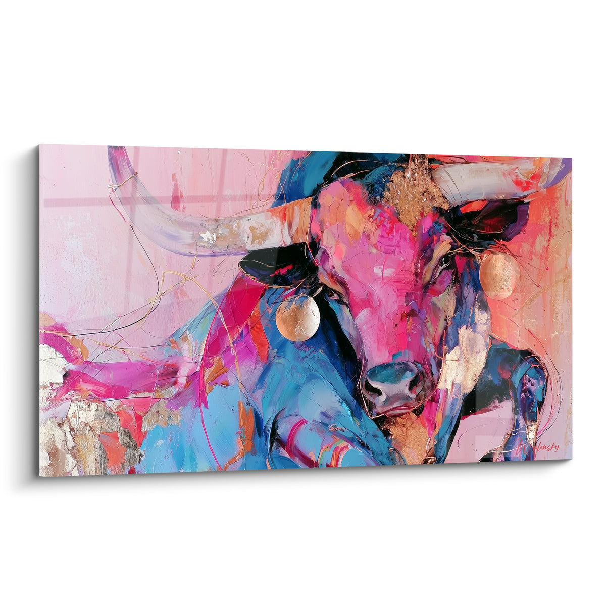 Taureau longhorn en peinture expressive aux teintes rose fuchsia et bleu turquoise, cornes blanches déployées
