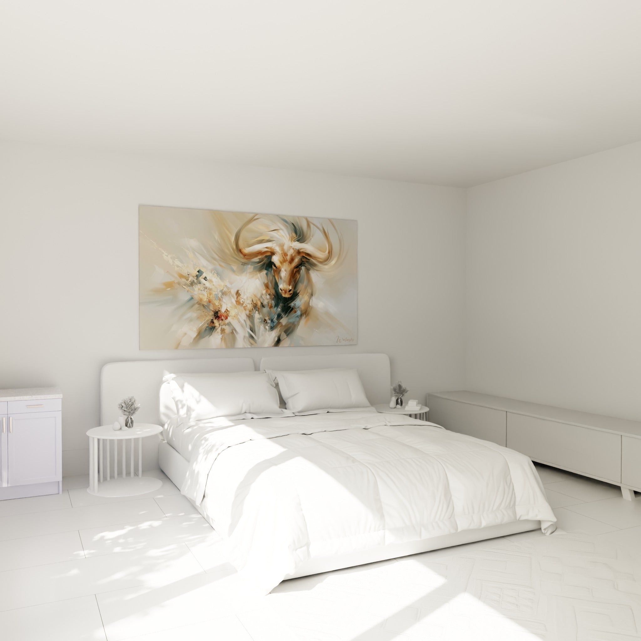 Museau du taureau doré et cornes ivoire flottantes, au-dessus d'un lit dans une chambre claire