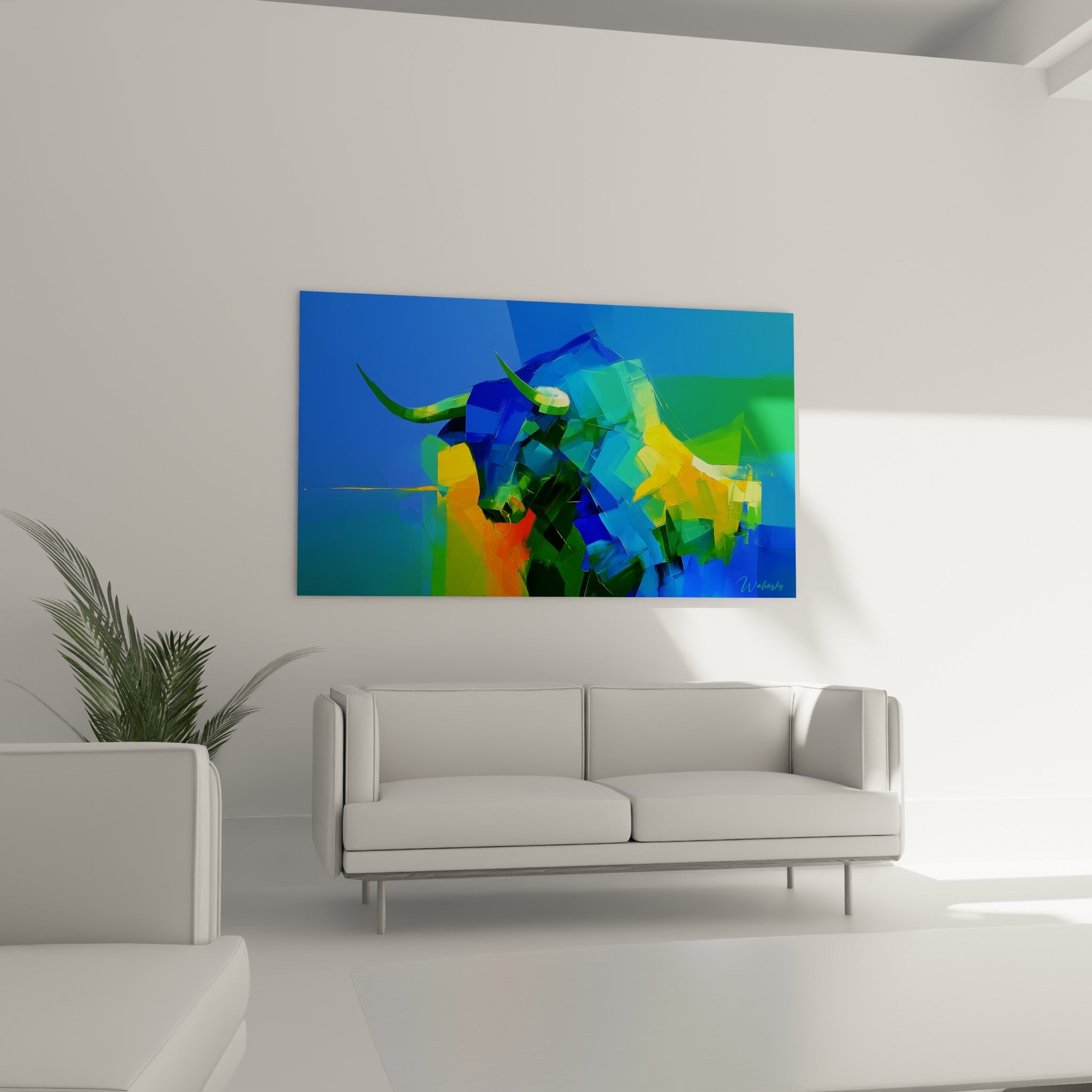 Museau lumineux d'un taureau turquoise et doré au-dessus d'un canapé dans un salon lumineux