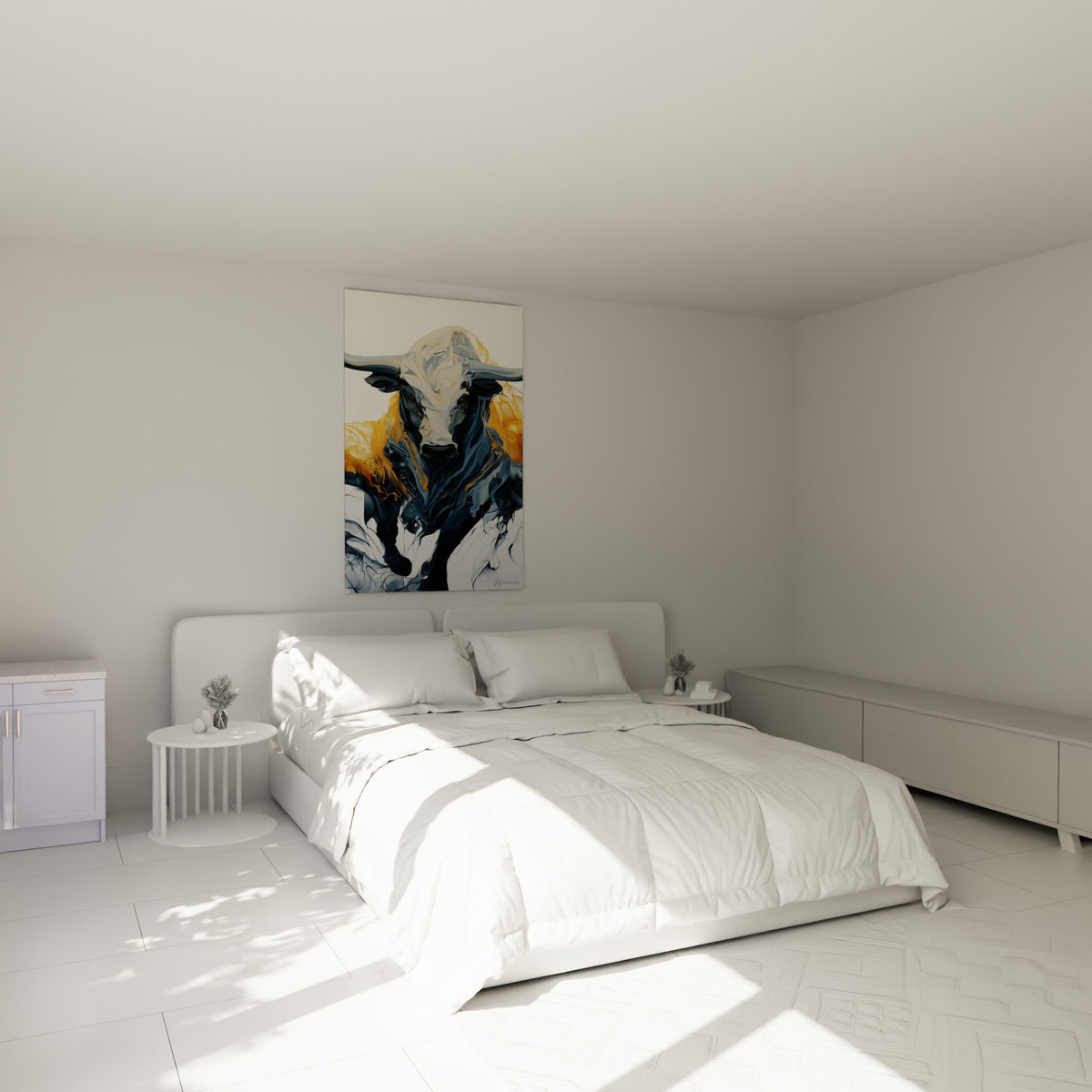 Cornes massives et regard sombre du Taureau doré au-dessus d'un lit dans une chambre claire.