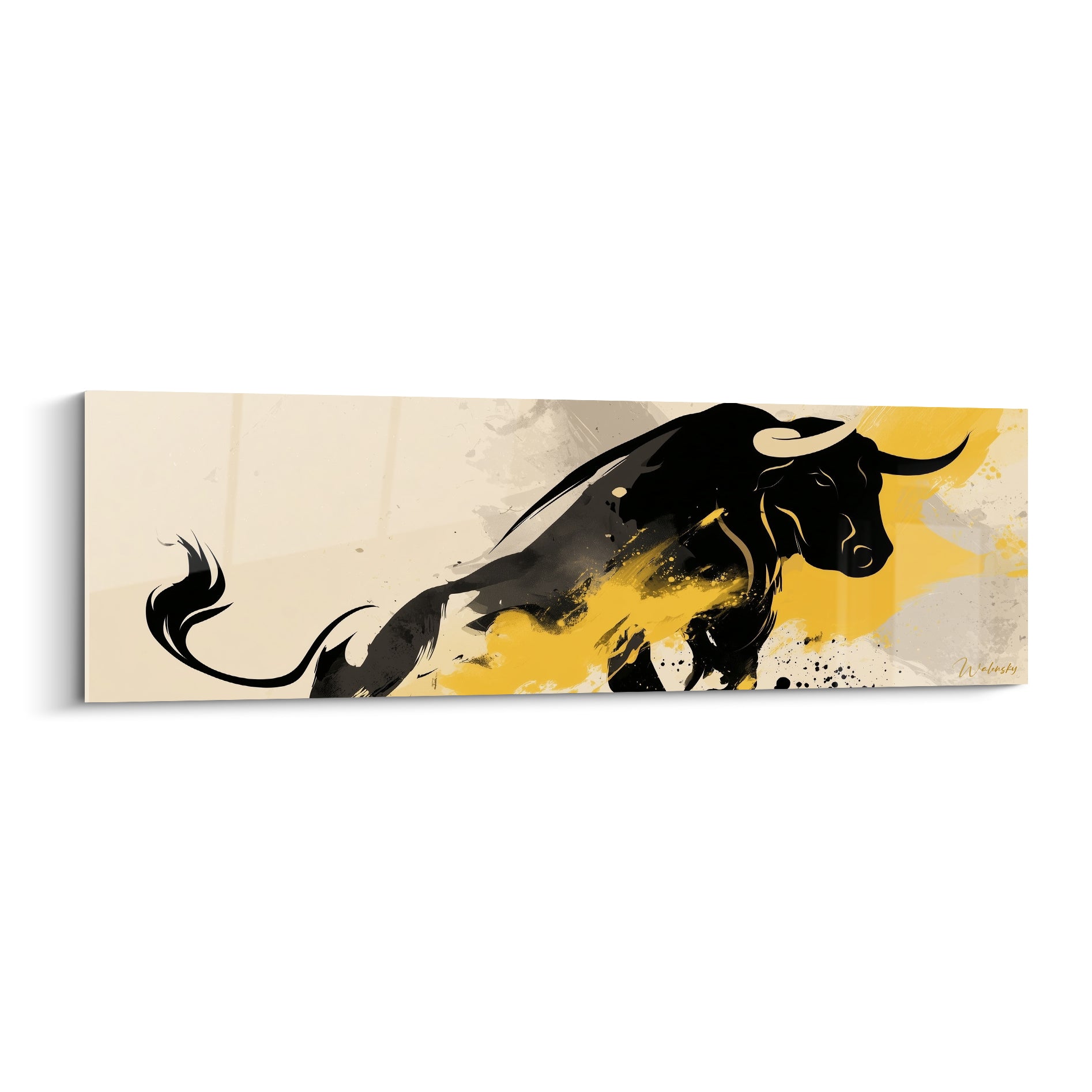 Taureau noir en pleine charge, cornes blanches, éclats jaune ocre sur fond beige clair
