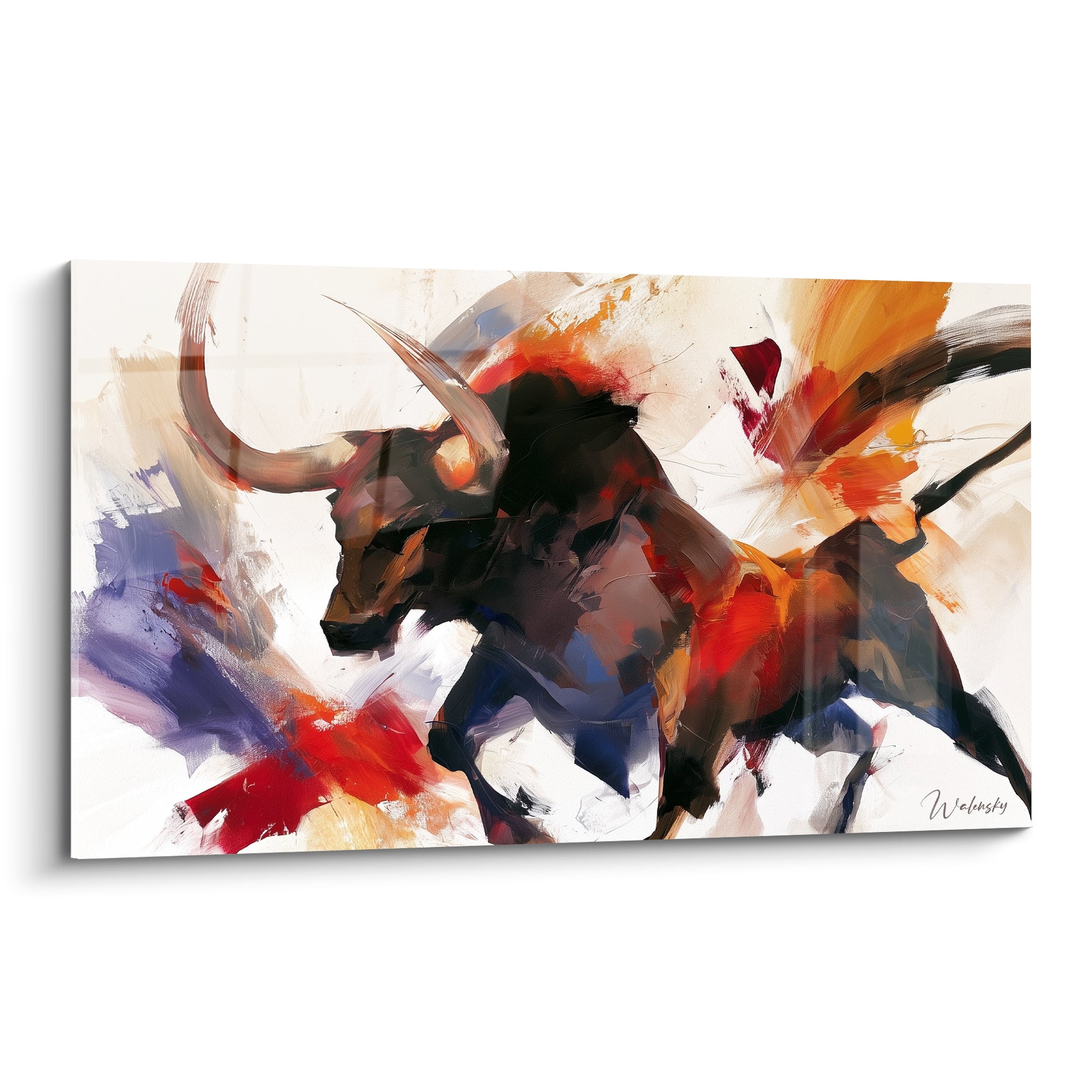 Taureau anthracite fonçant, cornes ivoire, éclats rouge et ocre en mouvement abstrait