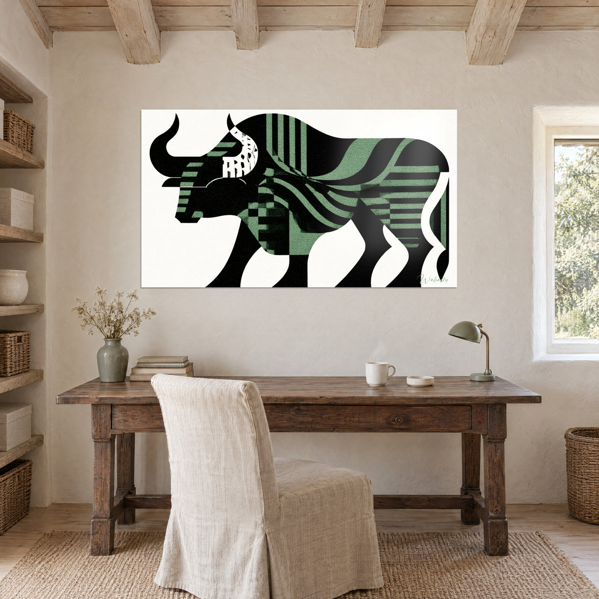 Schilderij abstracte bizon in gitzwart en bleekgroen, witte staart omhoog, aan de houten wand van een kantoor naast het raam