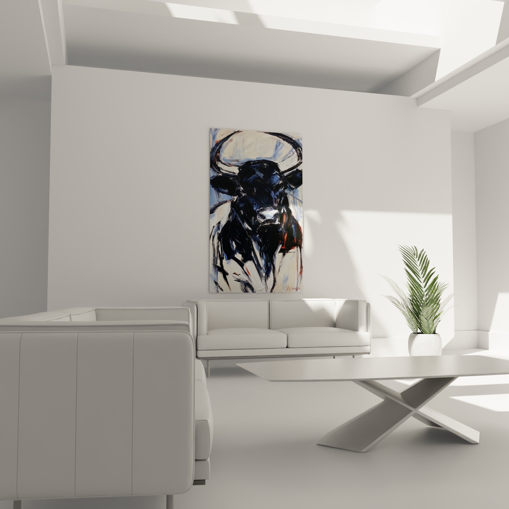 L'animal massif en noir et bleu pastel domine le mur au-dessus d'un canapé dans un salon lumineux