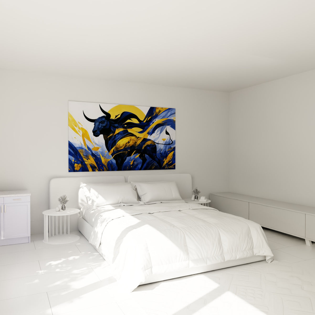 Silhouette de taureau ocre et bleu nuit, tourbillons dorés, au-dessus d'un lit dans une chambre claire