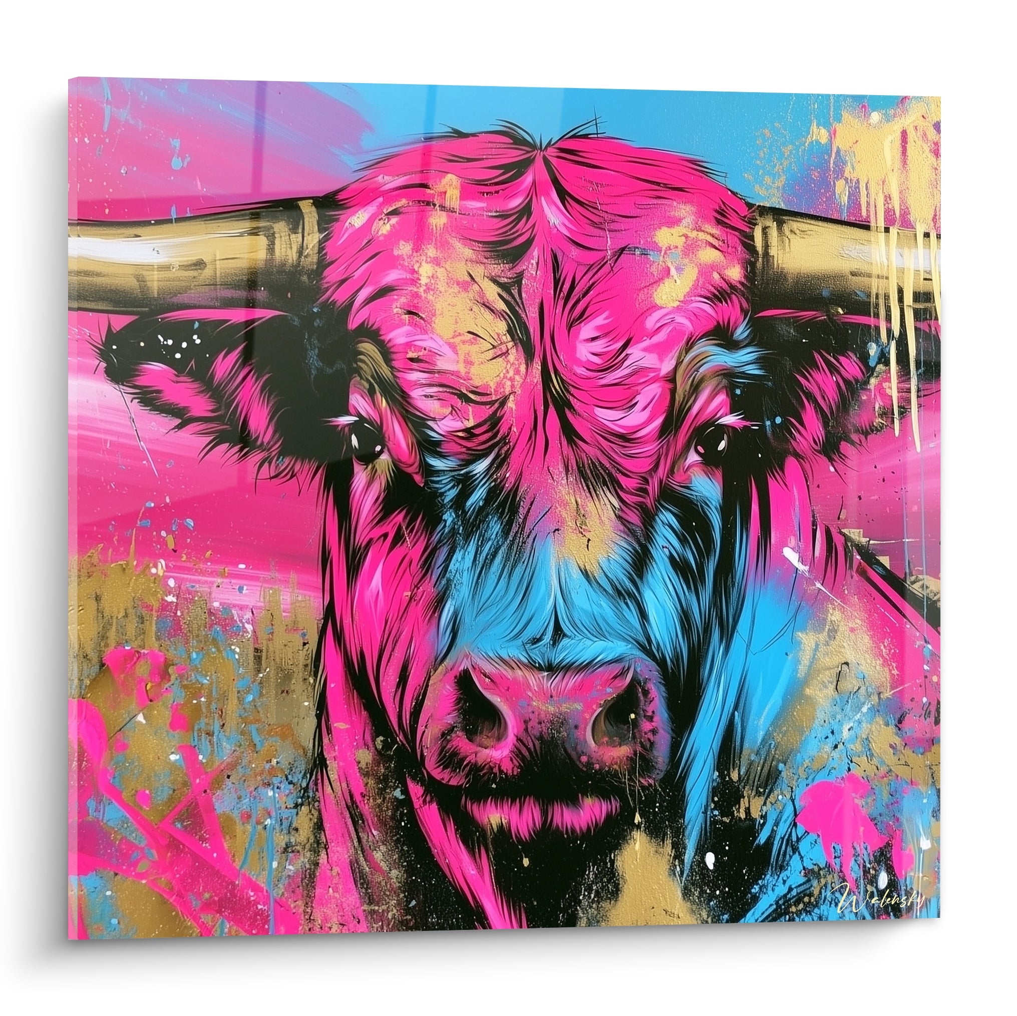 Taureau rose fuchsia et bleu turquoise, cornes massives, style graffiti aux éclats dorés