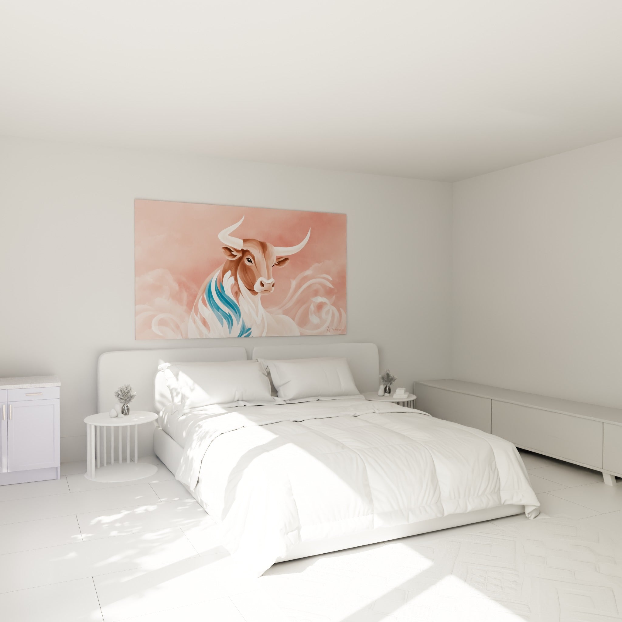 Longues cornes blanches et regard sombre du Taureau accroché au-dessus d'un lit dans une chambre claire