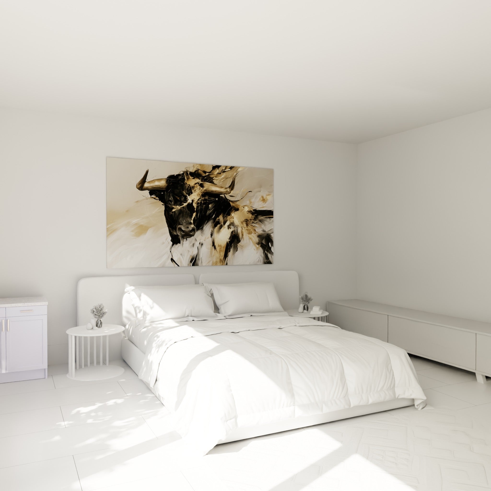 Cornes dorées et regard noir intense d'un taureau accroché au-dessus d'un lit dans une chambre claire