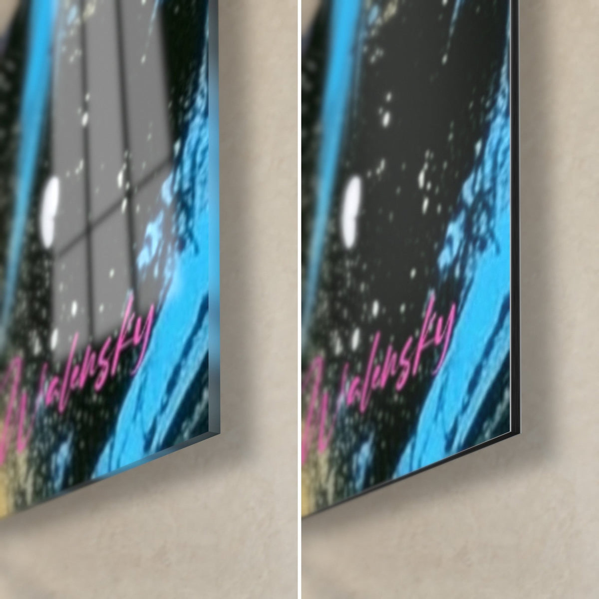 Wall art buffalo in pink and blue, gold splashes on the 3 mm edge, glossy glass on the left, matte Dibond aluminium on the right