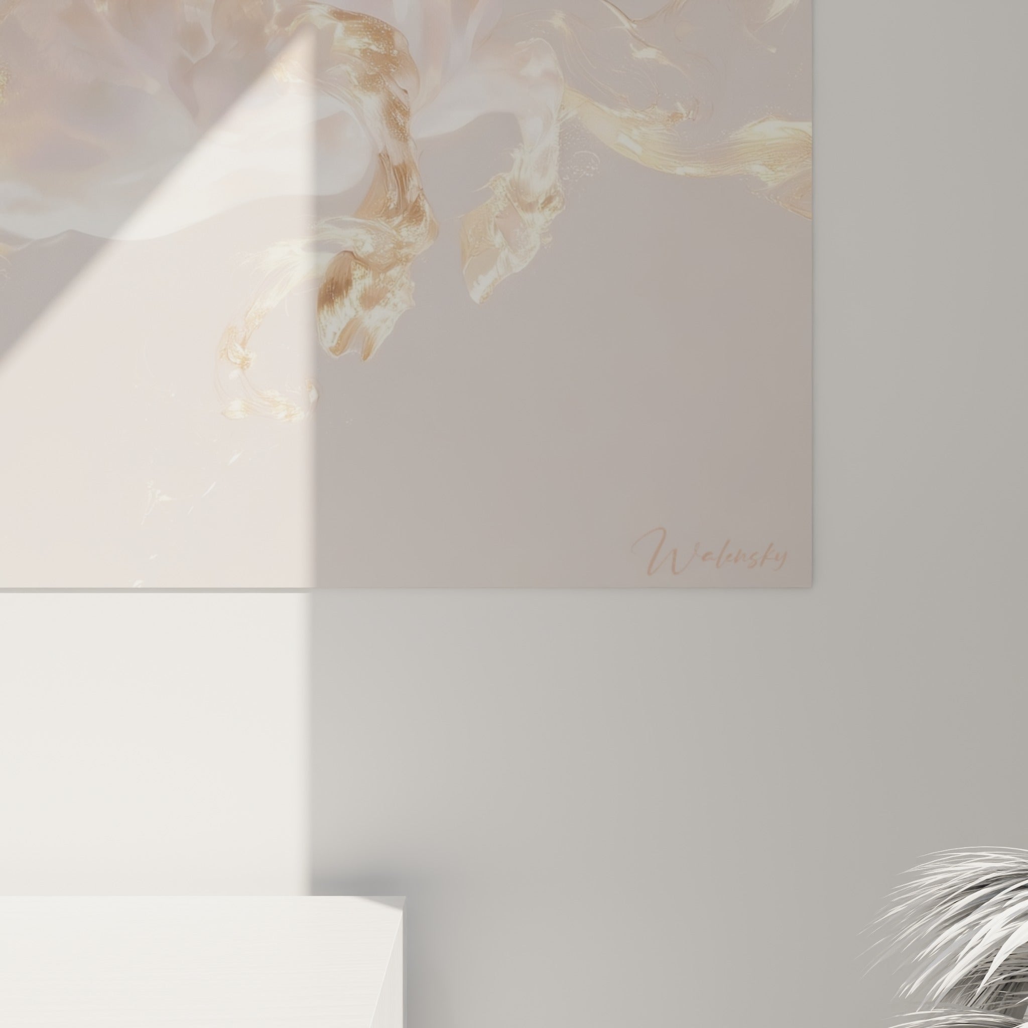 Empâtements nacrés et coulures dorées se mêlant aux touches rose pastel sur la toile du taureau