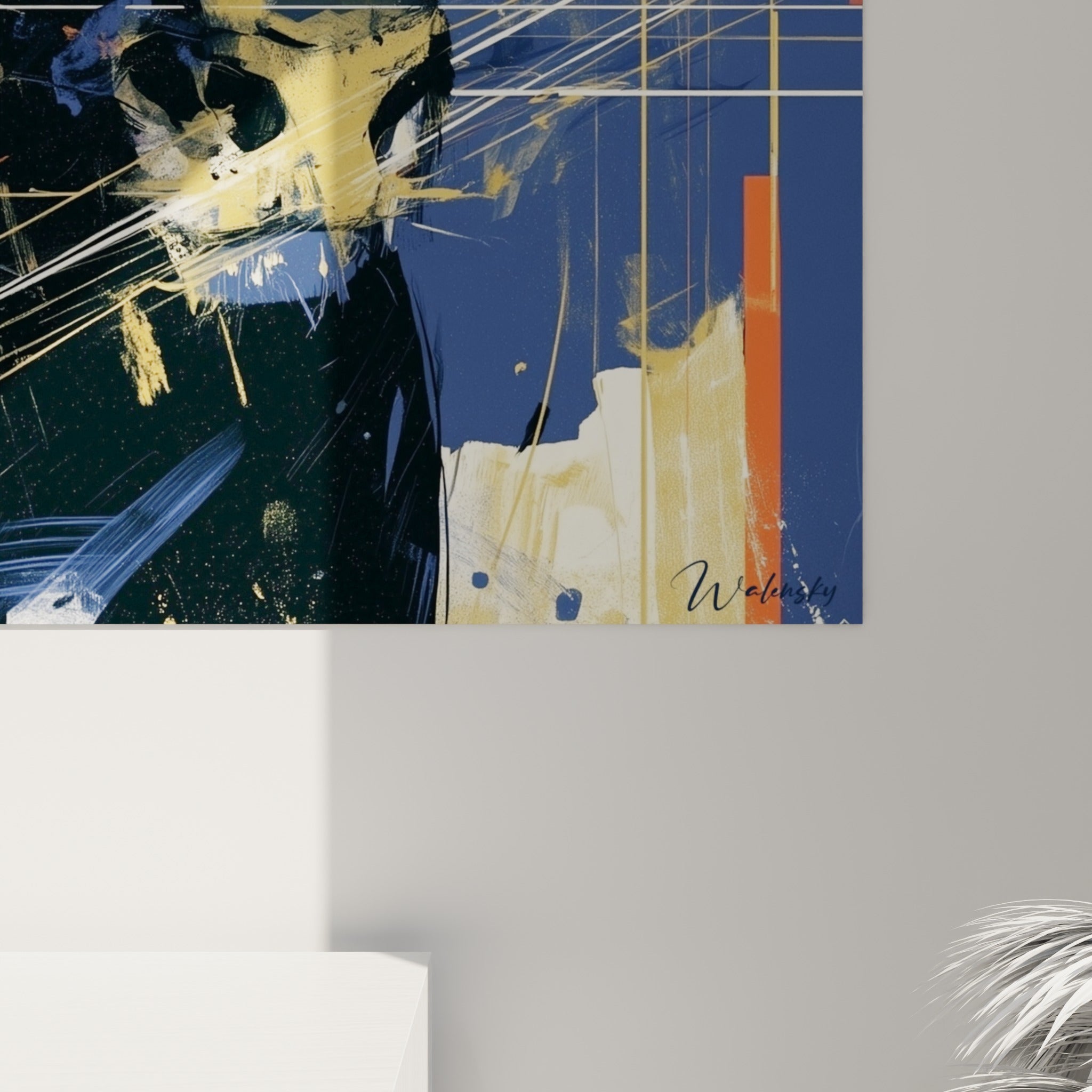 Détail des empâtements dorés et coulures bleu marine sur la toile du taureau accrochée