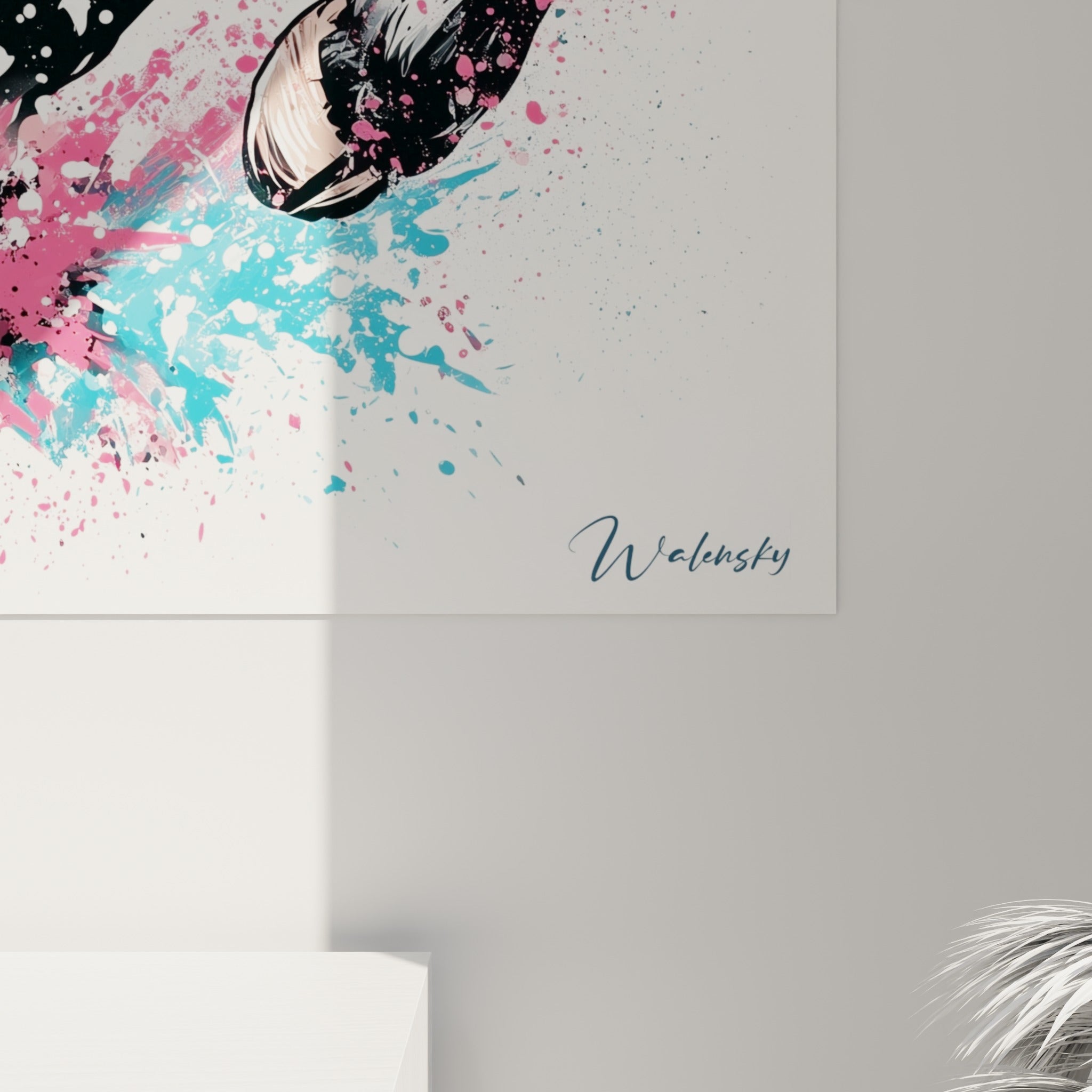 Empâtements noirs et blancs du pelage se mêlant aux coulures roses et turquoise en surface rapprochée