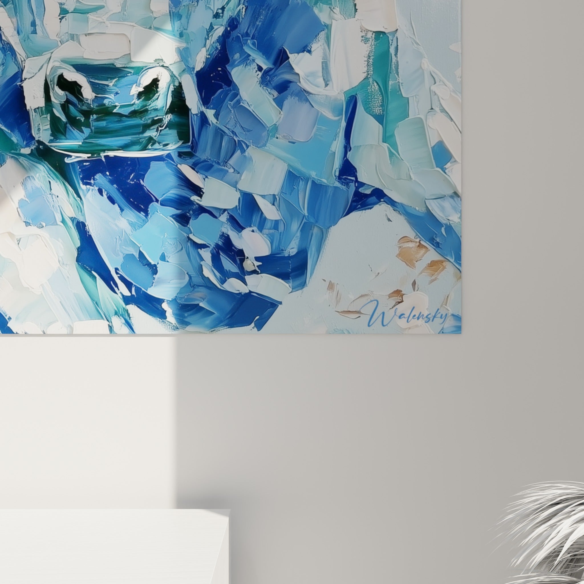 Empâtements épais bleu marine et blanc crème formant la texture sculptée du Taureau vue de près