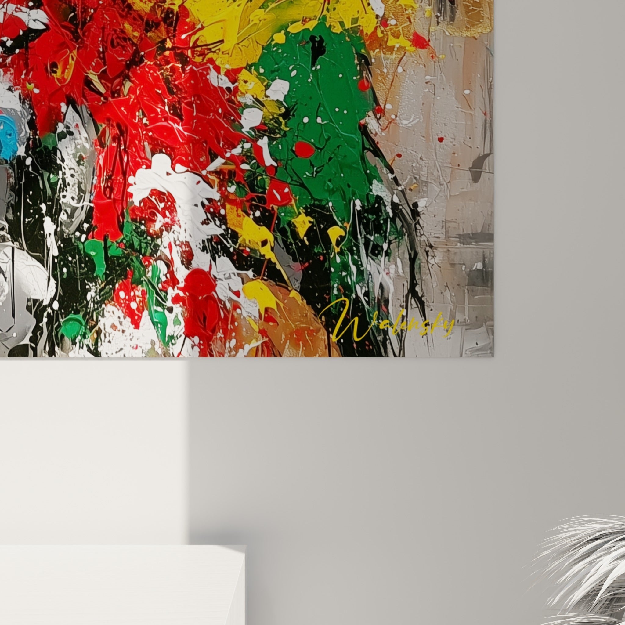 Empâtements de peinture rouge et verte striant le pelage gris du taureau, coulures noires en gros plan