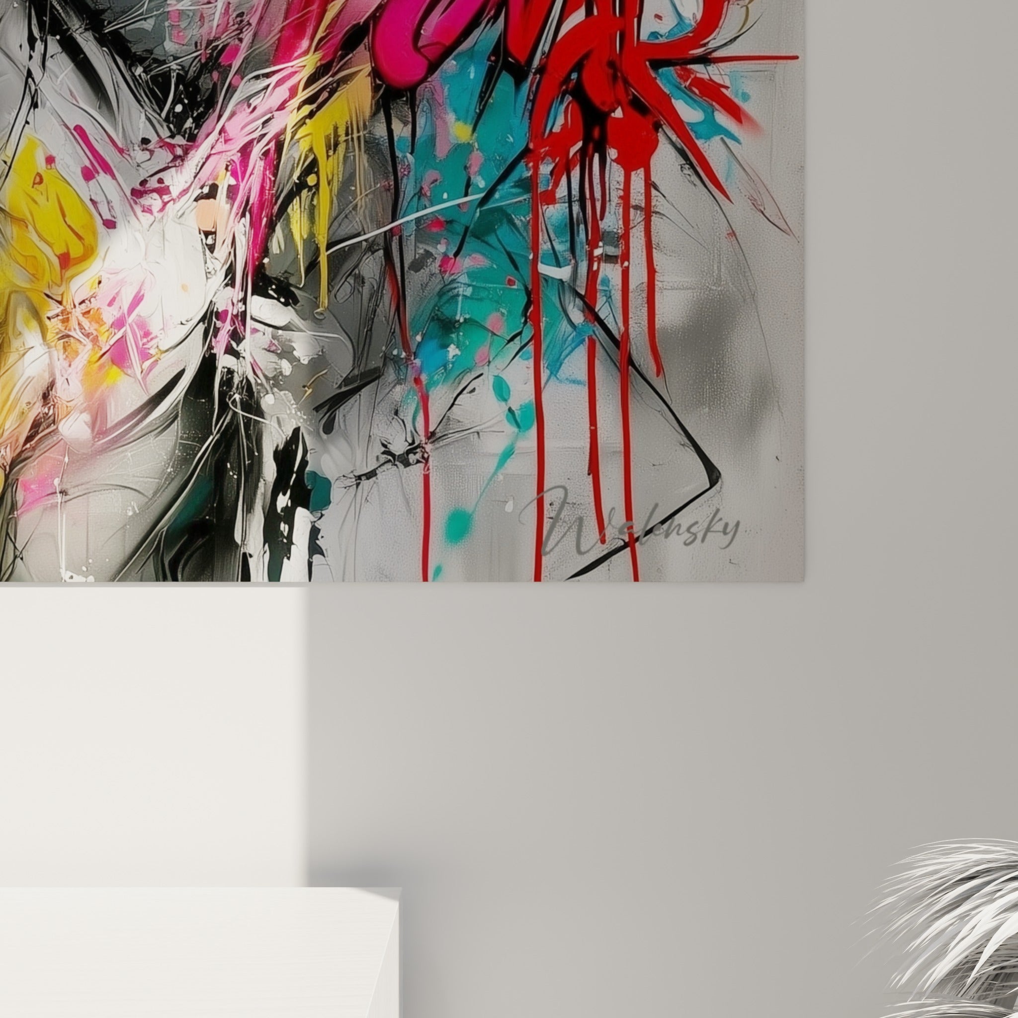 Empâtements colorés jaune et magenta se mêlant aux traits gris du pelage sur la toile accrochée
