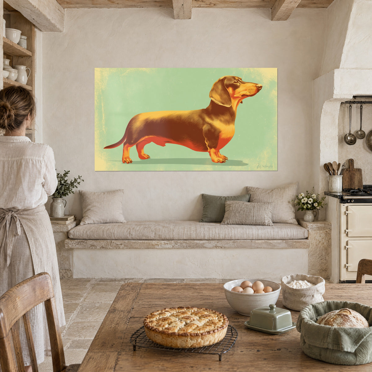 Schilderij ets van een roodbruine teckel, hangend oor, zachtgroene achtergrond, tegenover een keuken met stenen muren