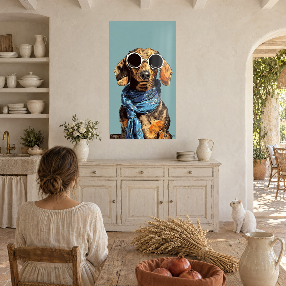 Cuadro retrato canino con gafas redondas, pañuelo azul de estampado tropical, fondo verde azulado, un gato blanco delante de la cómoda de madera