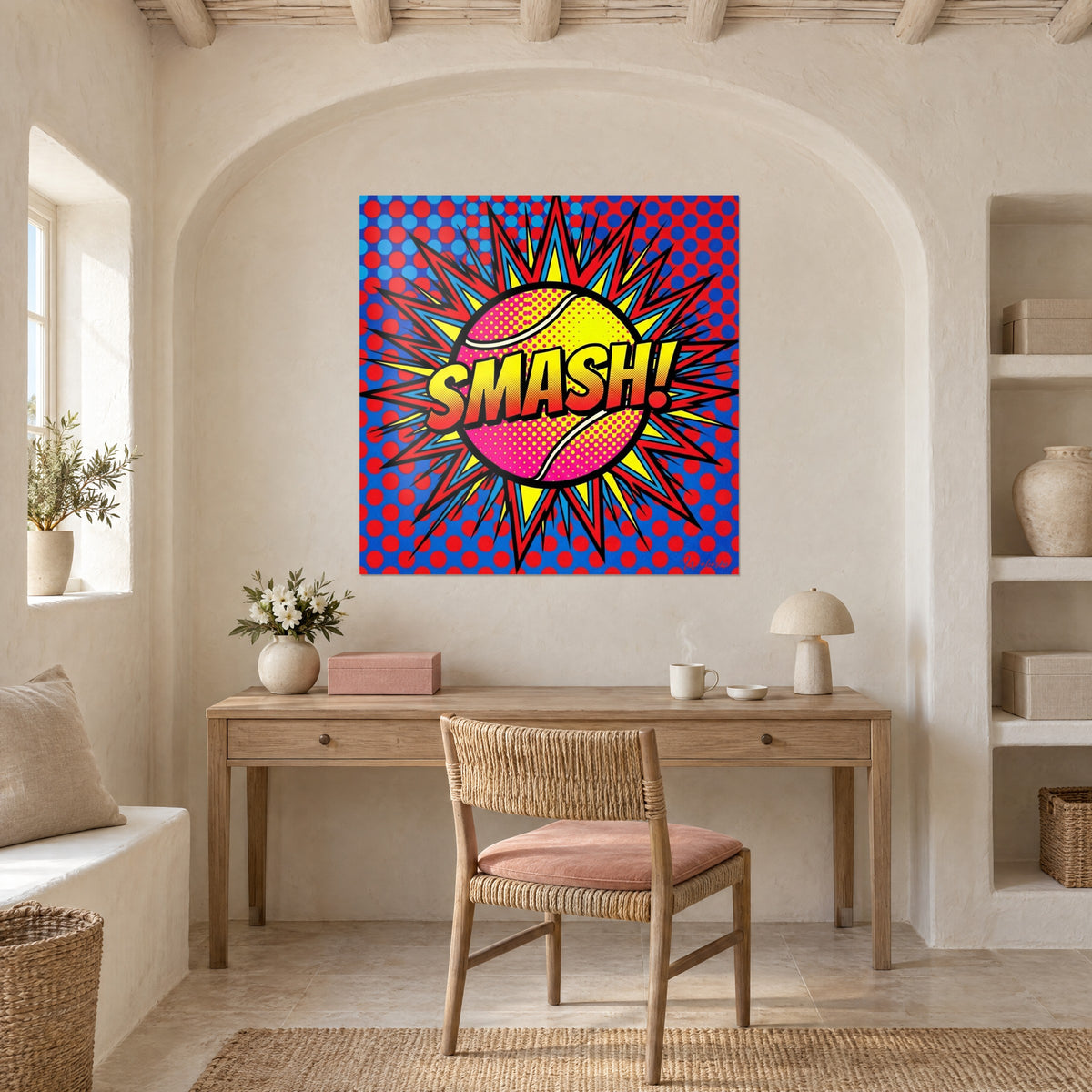 Πίνακας με γράμματα SMASH σε κίτρινο και πορτοκαλί πάνω σε ματζέντα μπάλα, κόκκινο και μπλε αστέρι, κρεμασμένος κάτω από αψίδα, ξύλινο γραφείο ανοιχτού τόνου