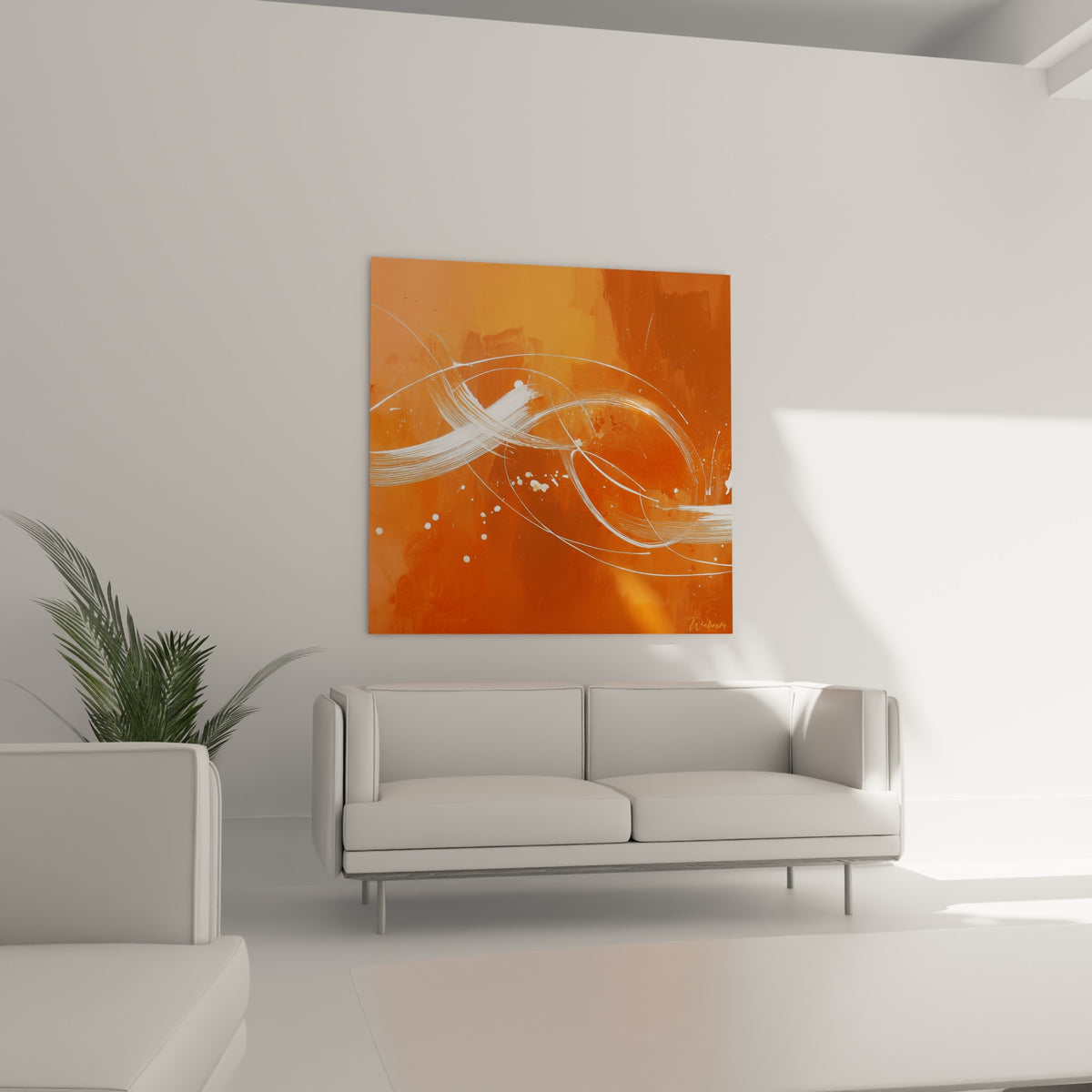 Mouvement calligraphique blanc sur toile orange et ocre, tableau terracotta au-dessus d'un canapé dans un salon lumineux