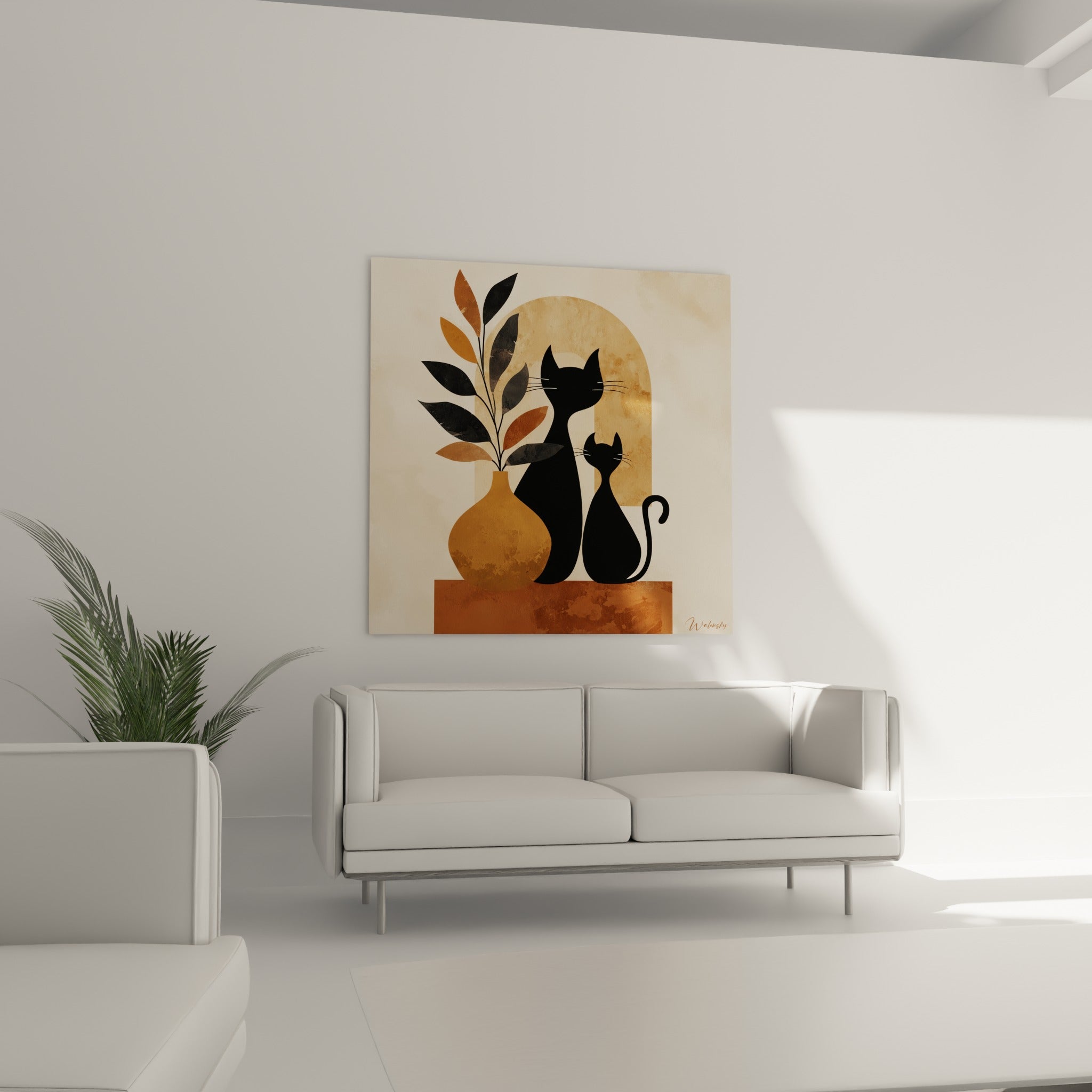 Chats noirs et arche ocre sablée disposés au-dessus d'un canapé dans un salon lumineux