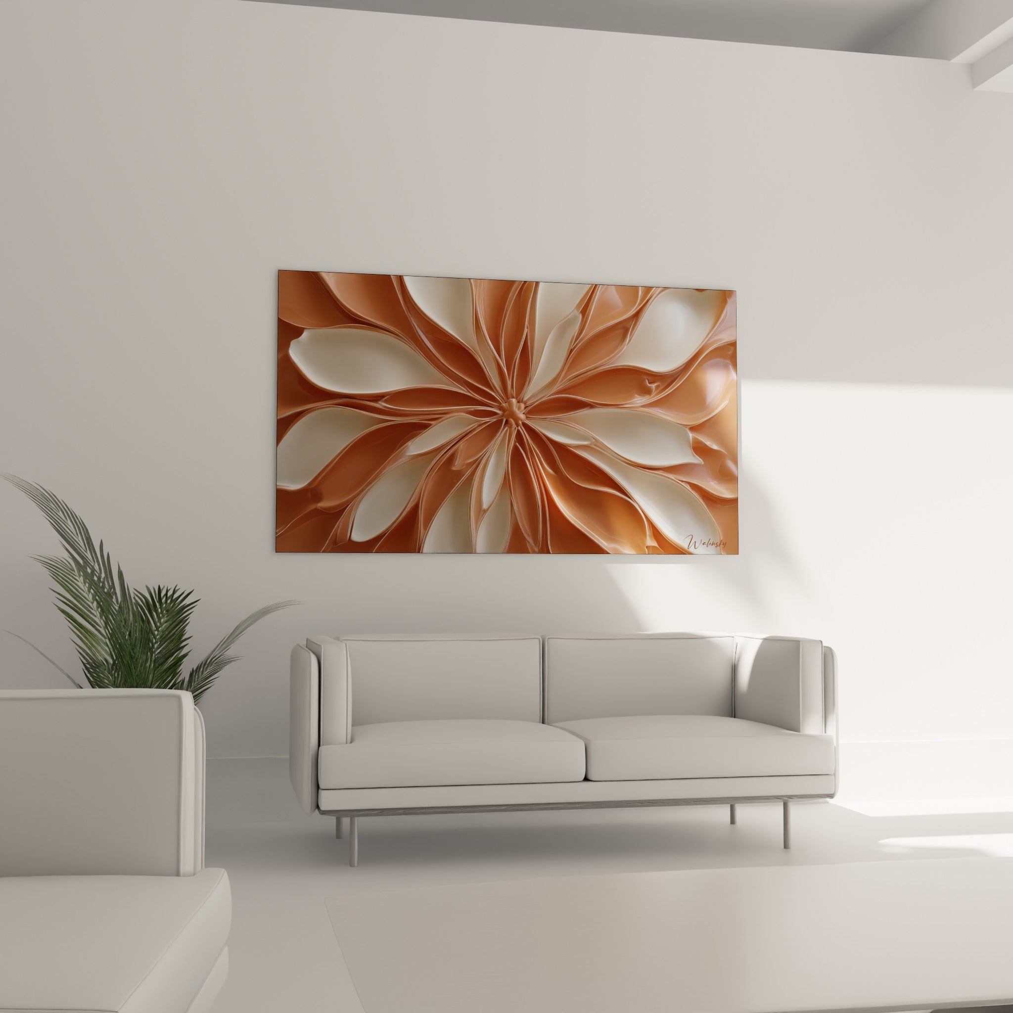 Composition florale cuivrée et ivoire aux reliefs lisses suspendue au-dessus d'un canapé dans un salon lumineux