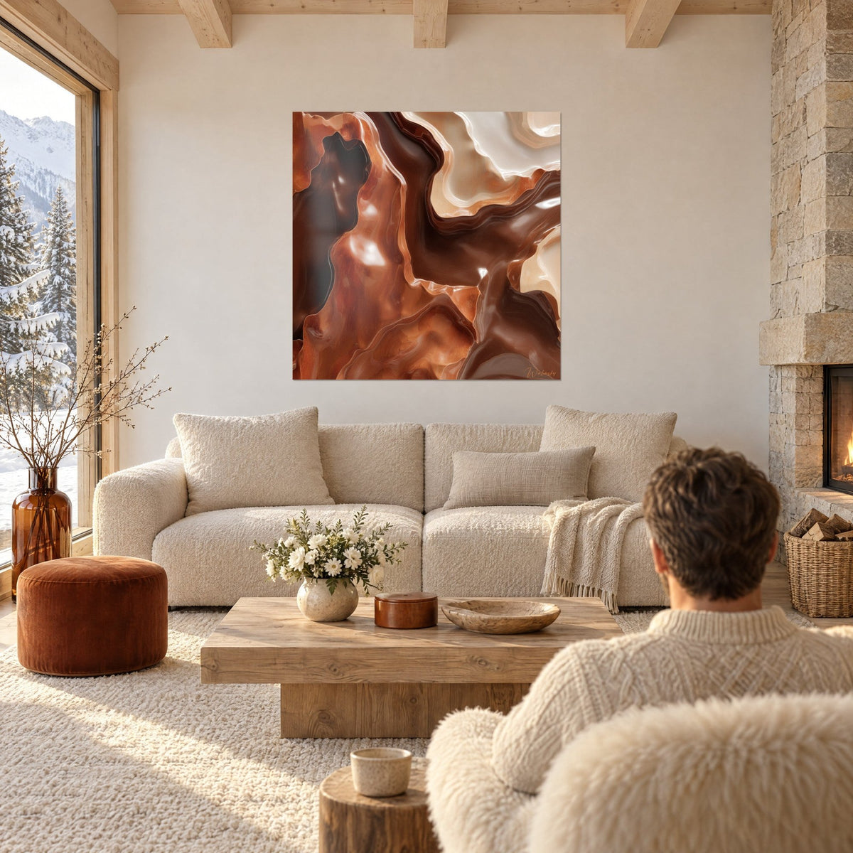 Schilderij met stromende strepen van gesmolten chocolade in bruin en crème, glanzende reflecties, boven een bank in een lichte woonkamer