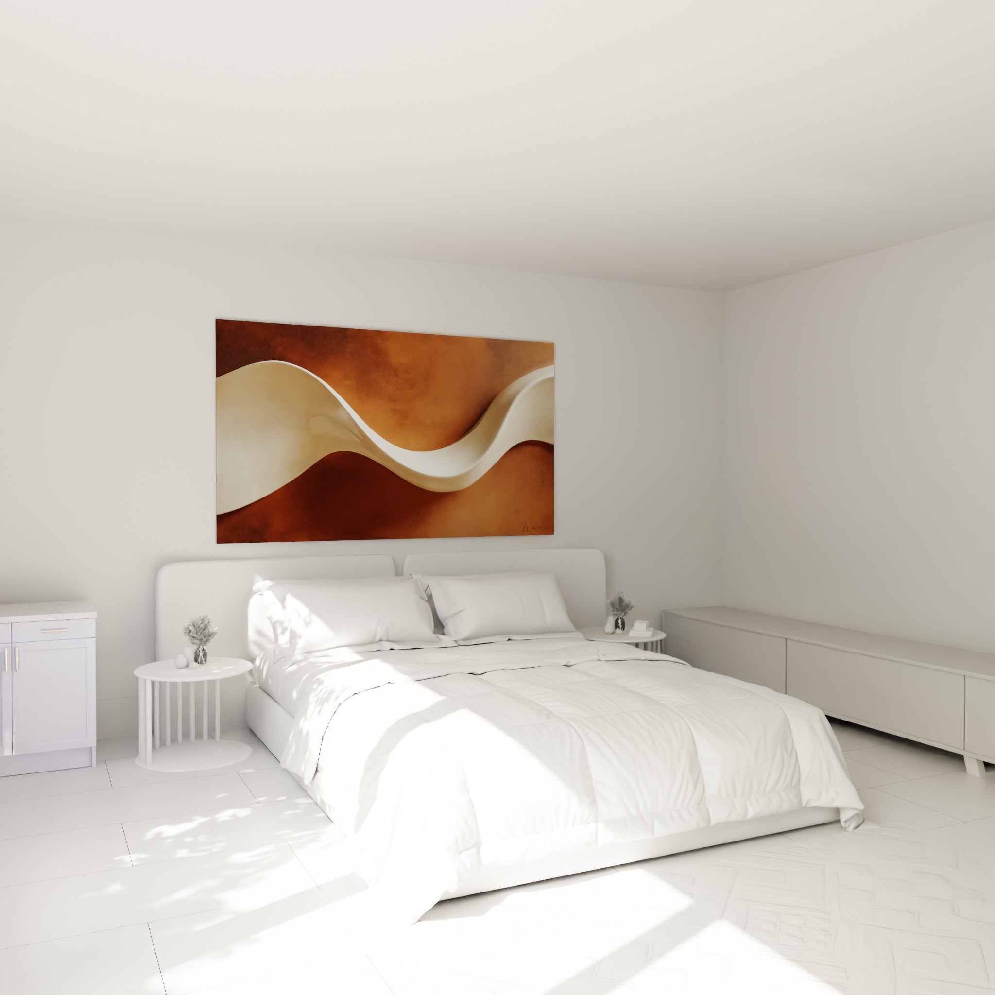Courbe ivoire ondulante sur fond terracotta accrochée au-dessus d'un lit dans une chambre claire