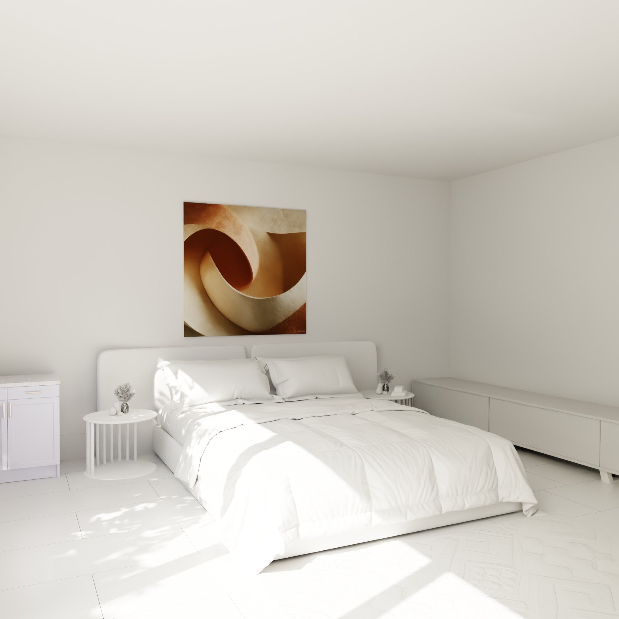Enroulement terracotta et crème aux ombres profondes, accroché au-dessus d'un lit dans une chambre claire.