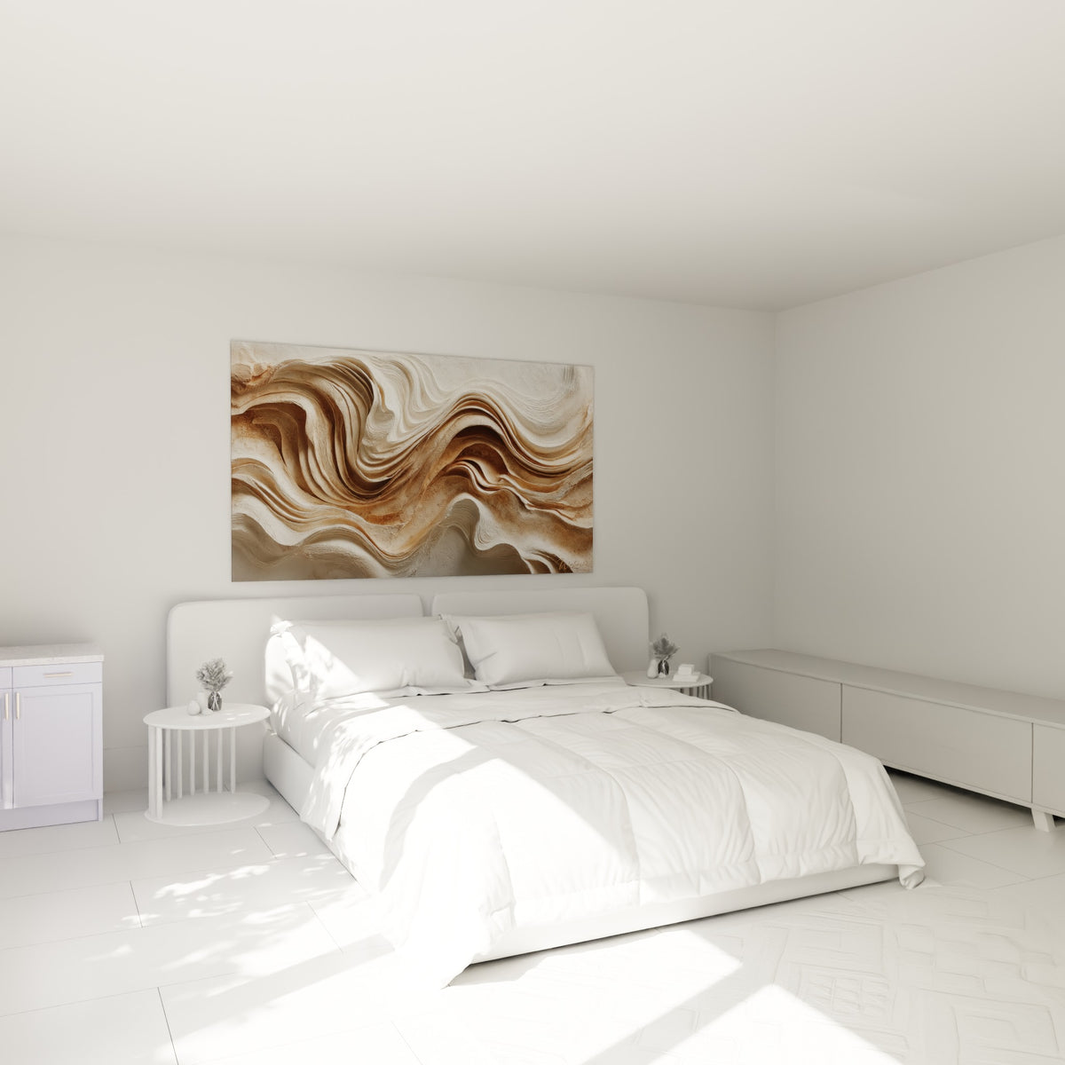 Courbes minérales ocre et blanc crème du tableau terracotta, accrochées au-dessus d'un lit dans une chambre claire