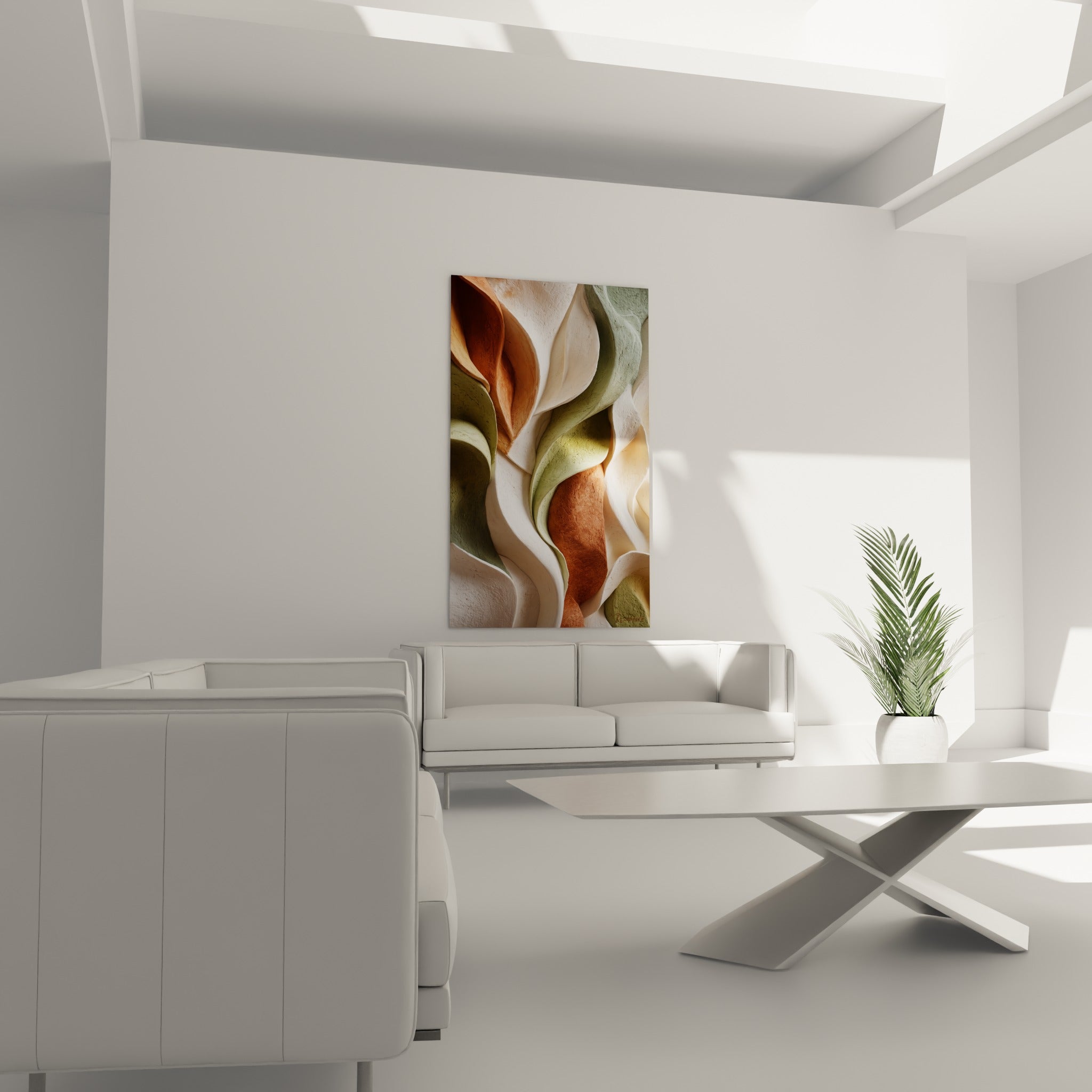Reliefs organiques en terracotta et blanc crème positionnés au-dessus d'un canapé dans un salon lumineux