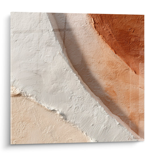 Composition abstraite terracotta : diagonale blanche crayeuse et bloc de brique orangée texturée