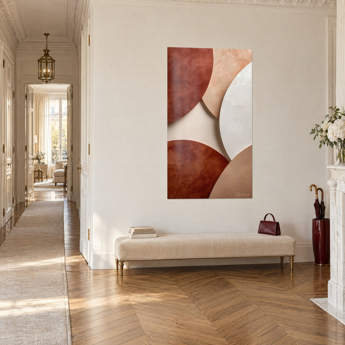Πίνακας με επικαλυπτόμενους κύκλους σε terracotta και ελεφαντοστό, υφή σοβά, τρίτης όψης σε διάδρομο σπιτιού της εποχής Haussmann