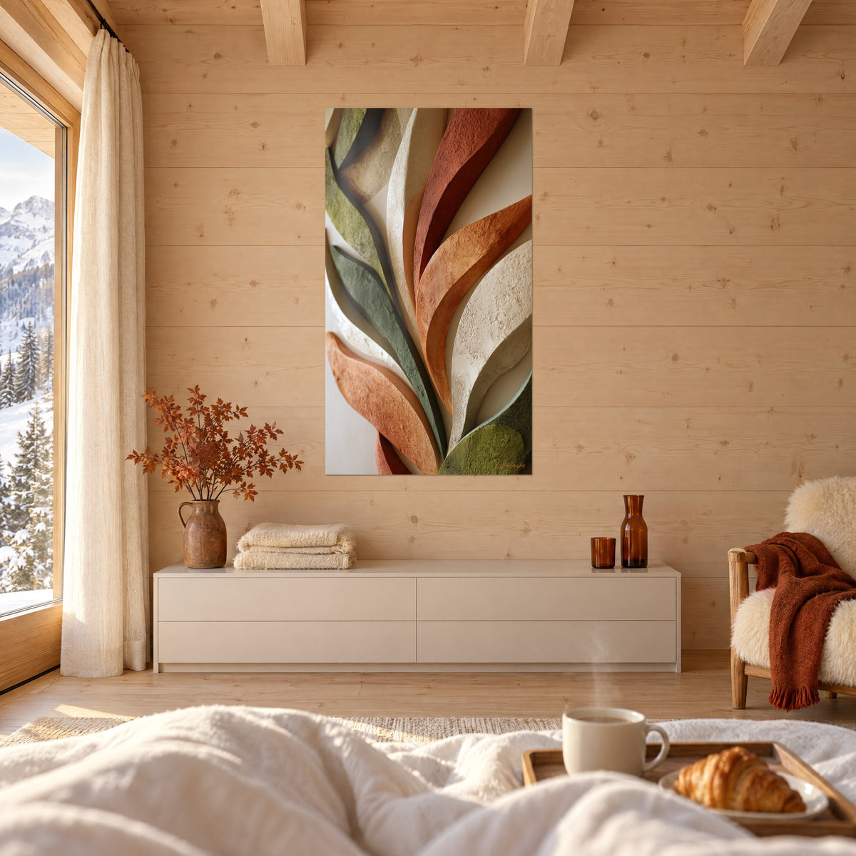 Tableau branche stylisée aux lames sauge et rouille texturées, de dos devant elle, au-dessus d'un lit dans une chambre claire