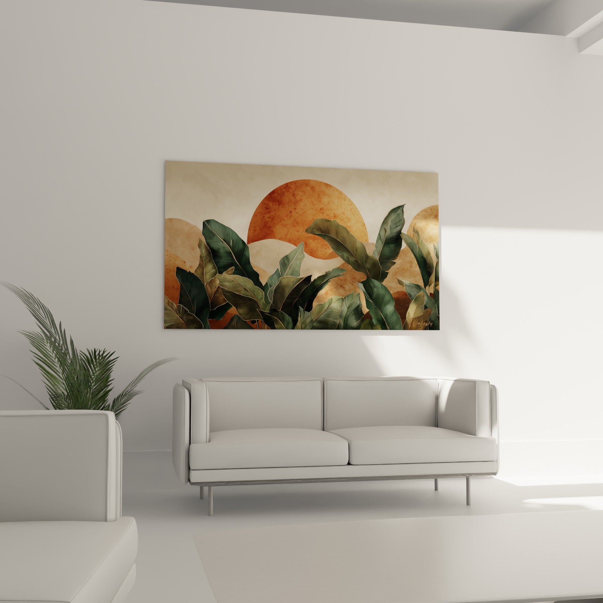 Palmes vert sauge et disque terracotta suspendus au-dessus d'un canapé dans un salon lumineux